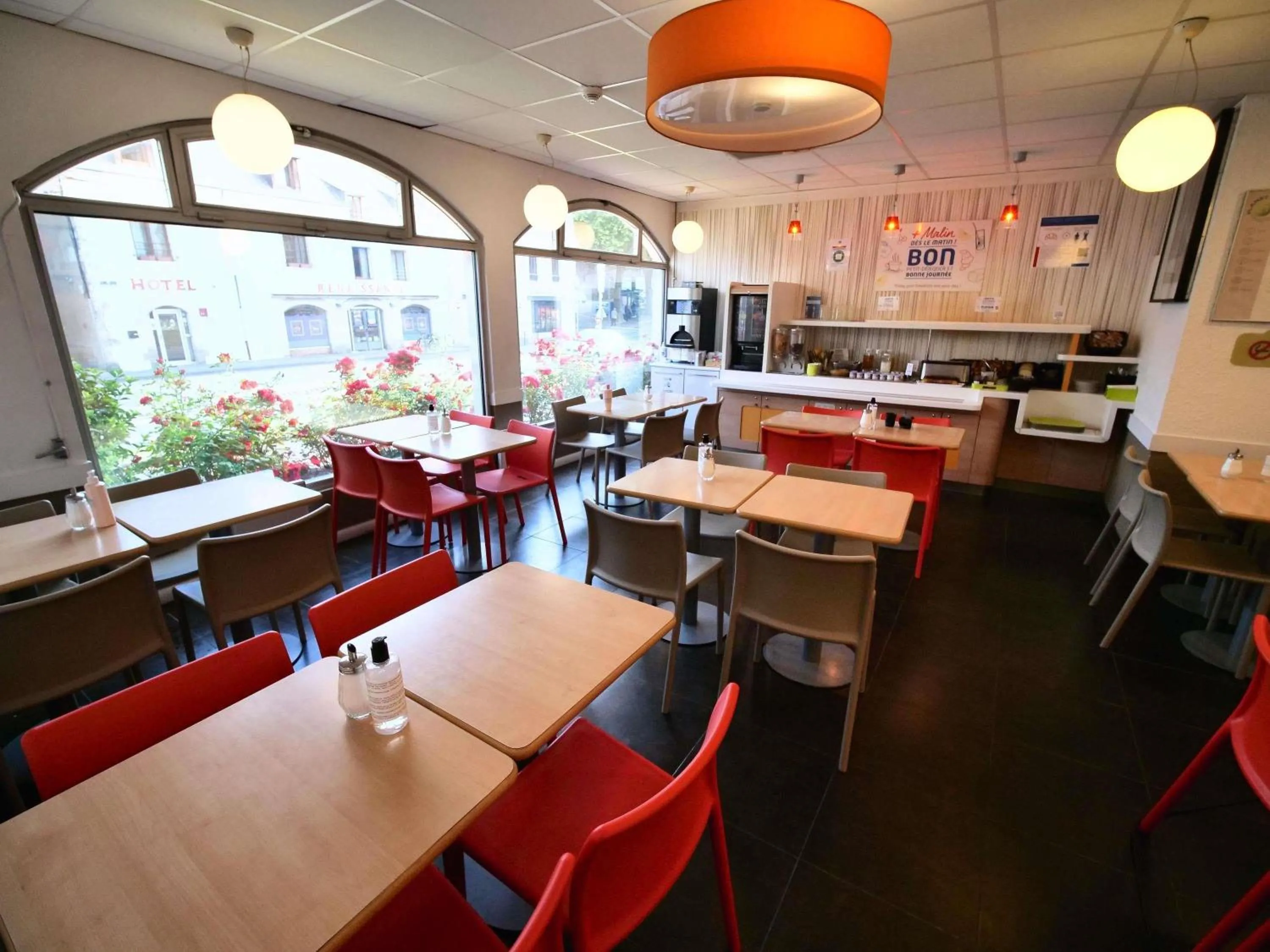 Breakfast in ibis budget Blois Centre