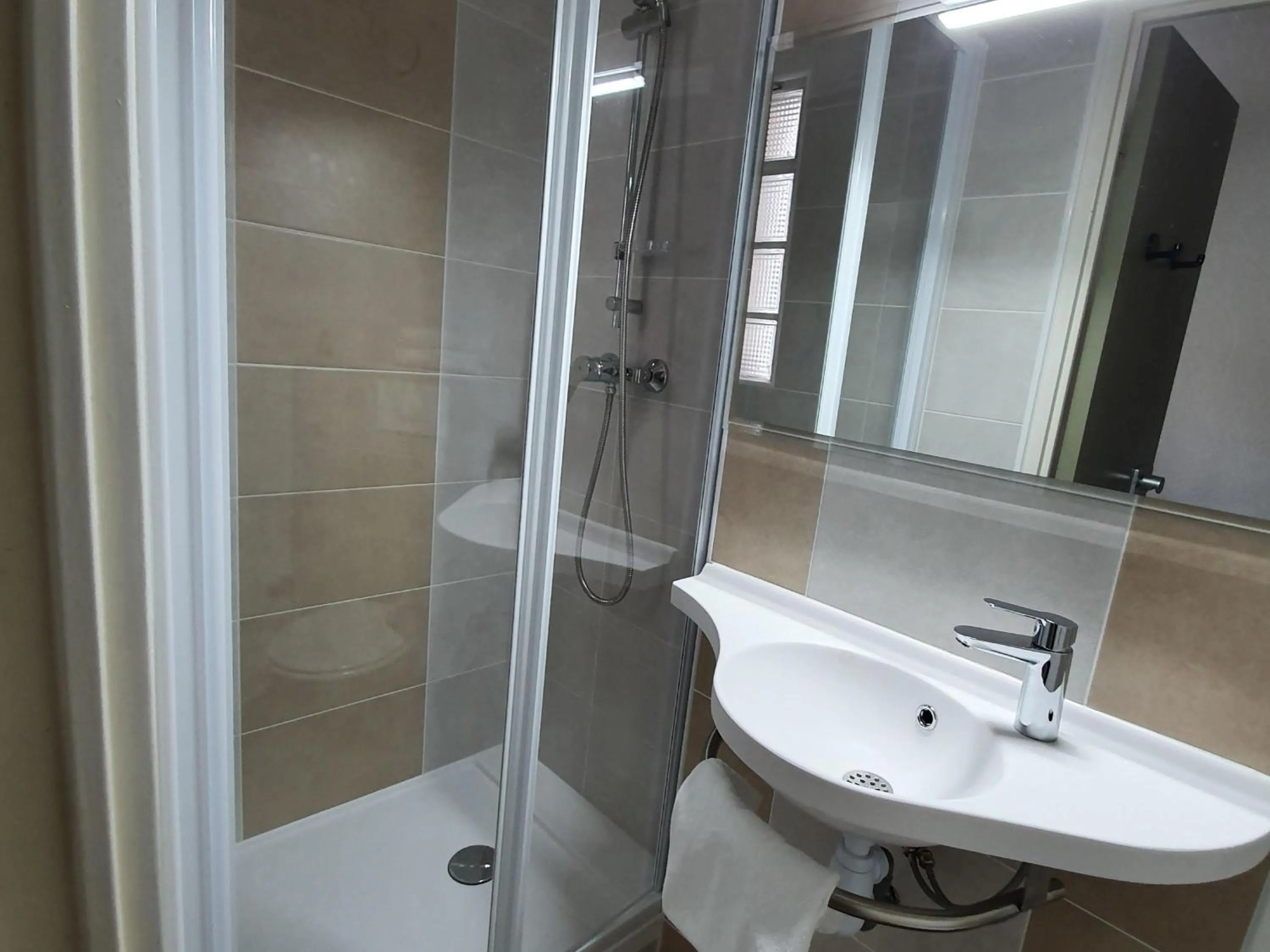 Bedroom in ibis budget Blois Centre