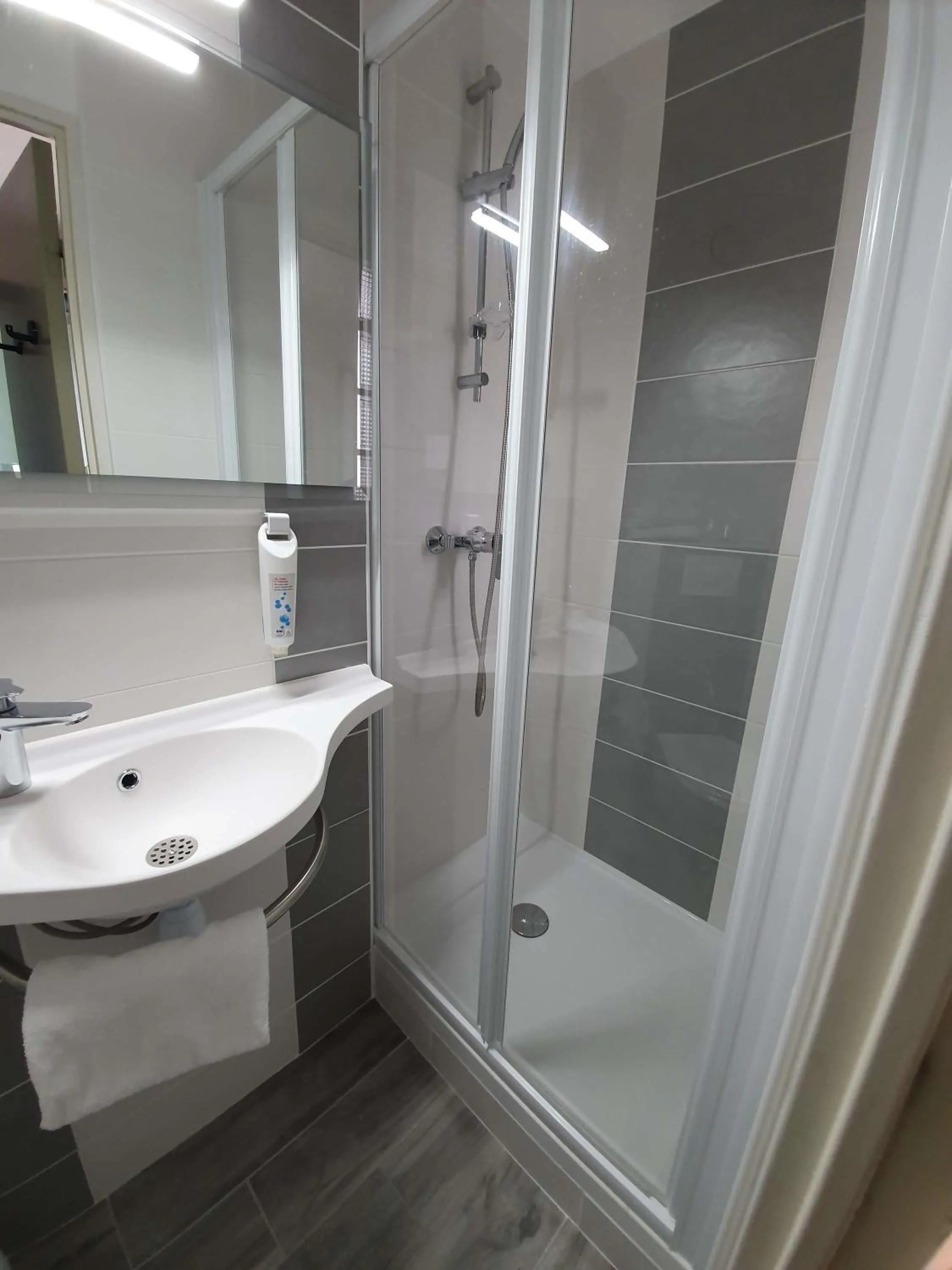 Bedroom in ibis budget Blois Centre