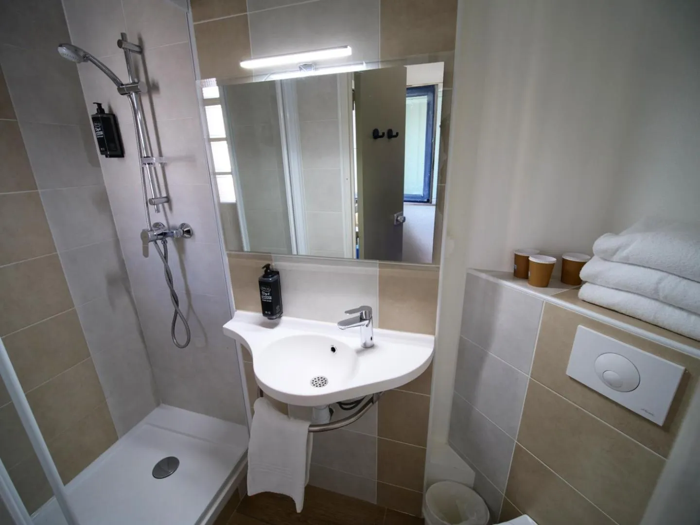 Bathroom in ibis budget Blois Centre