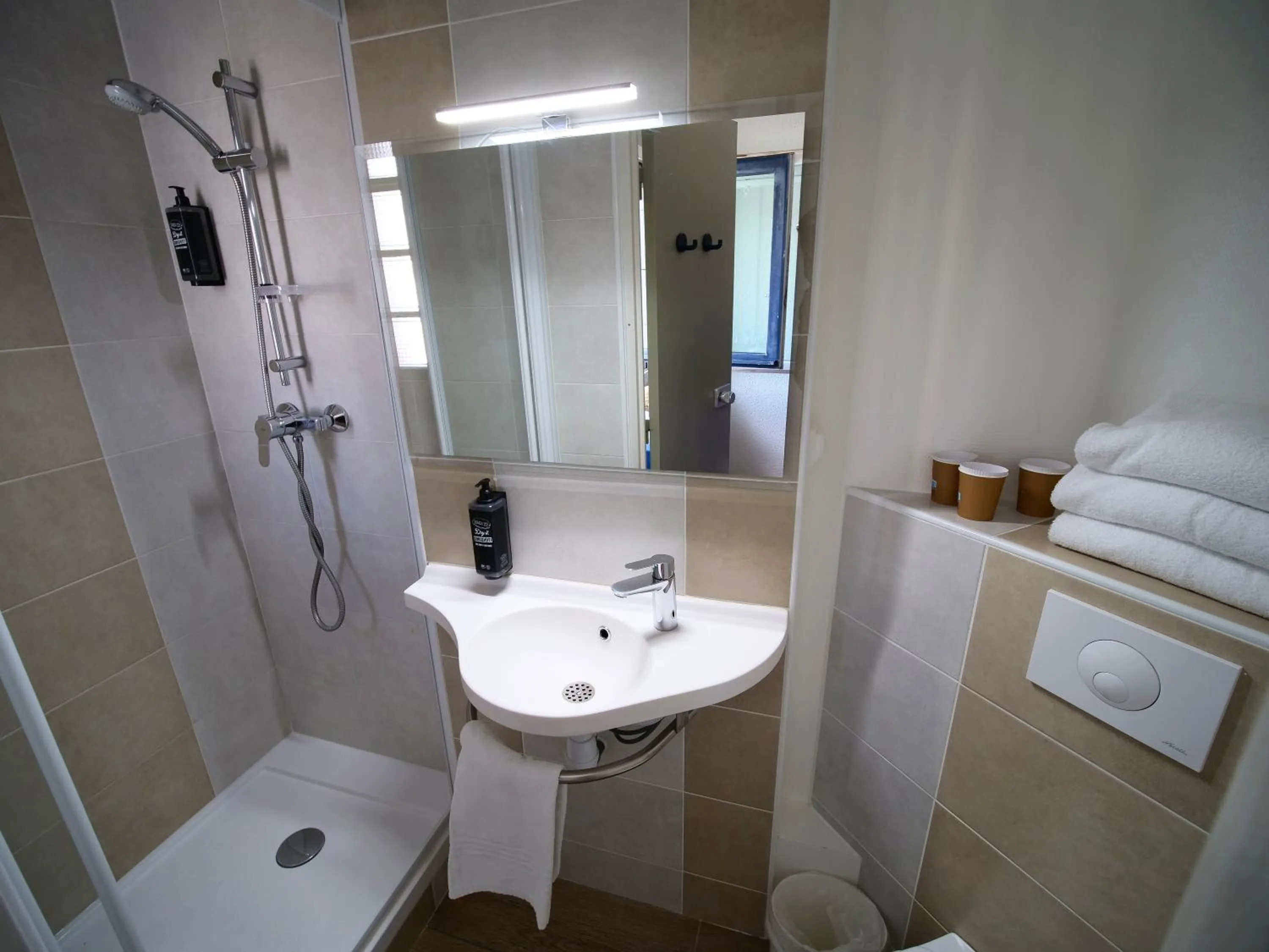 Bathroom in ibis budget Blois Centre