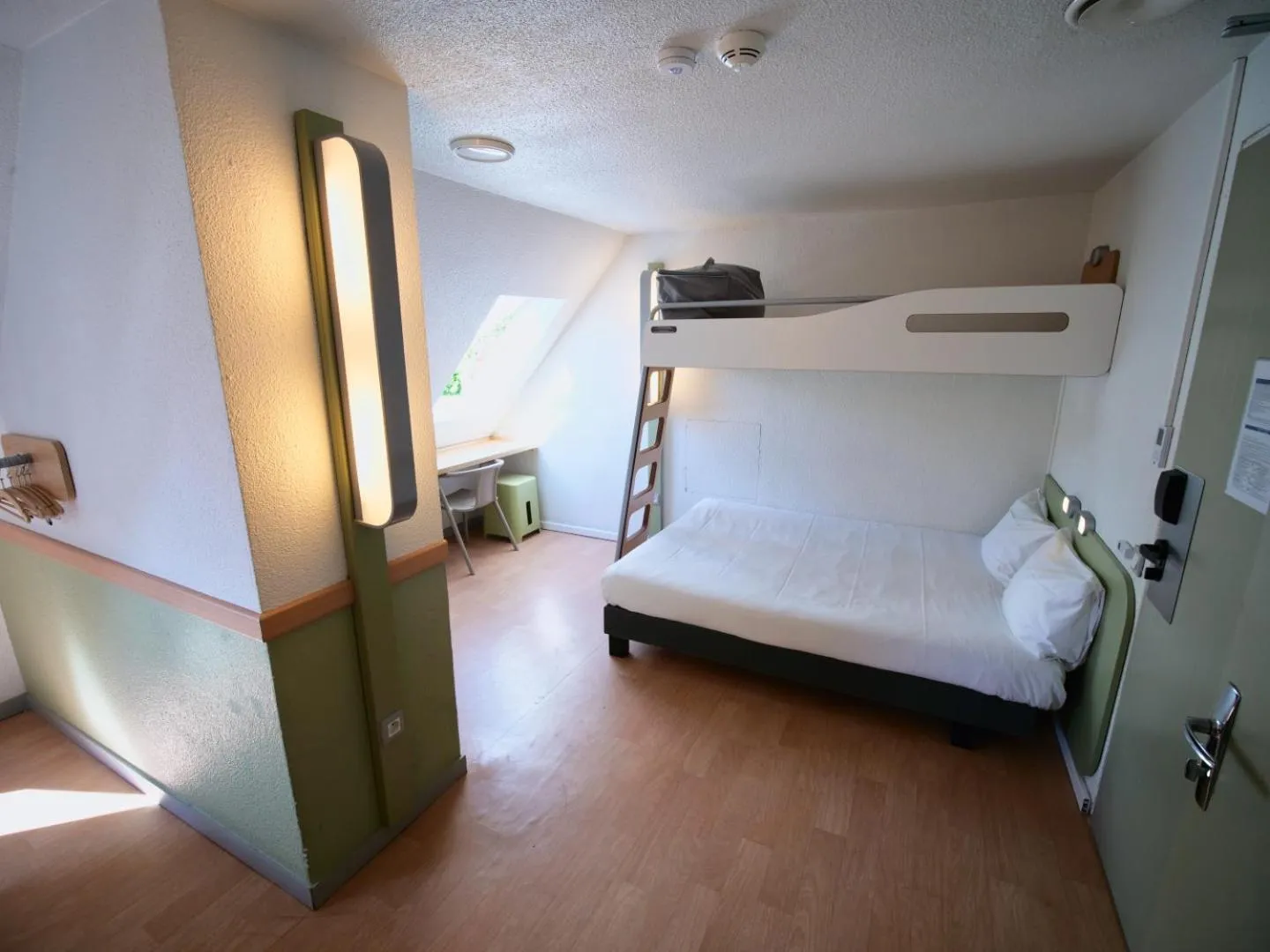 Bedroom, Bed in ibis budget Blois Centre