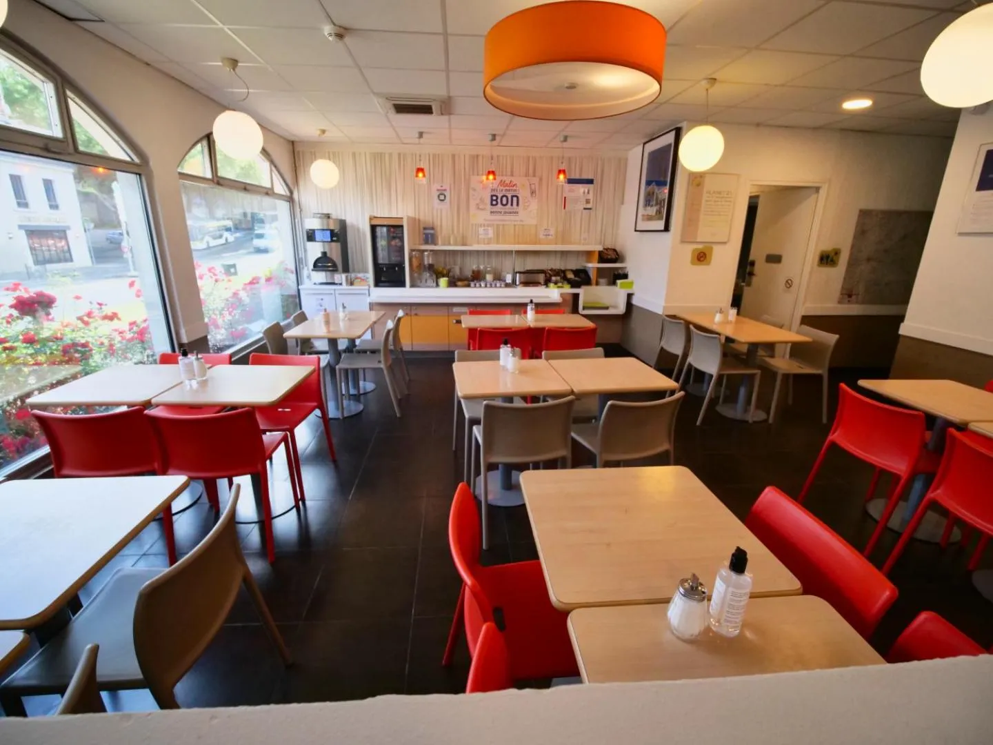 Restaurant/places to eat in ibis budget Blois Centre