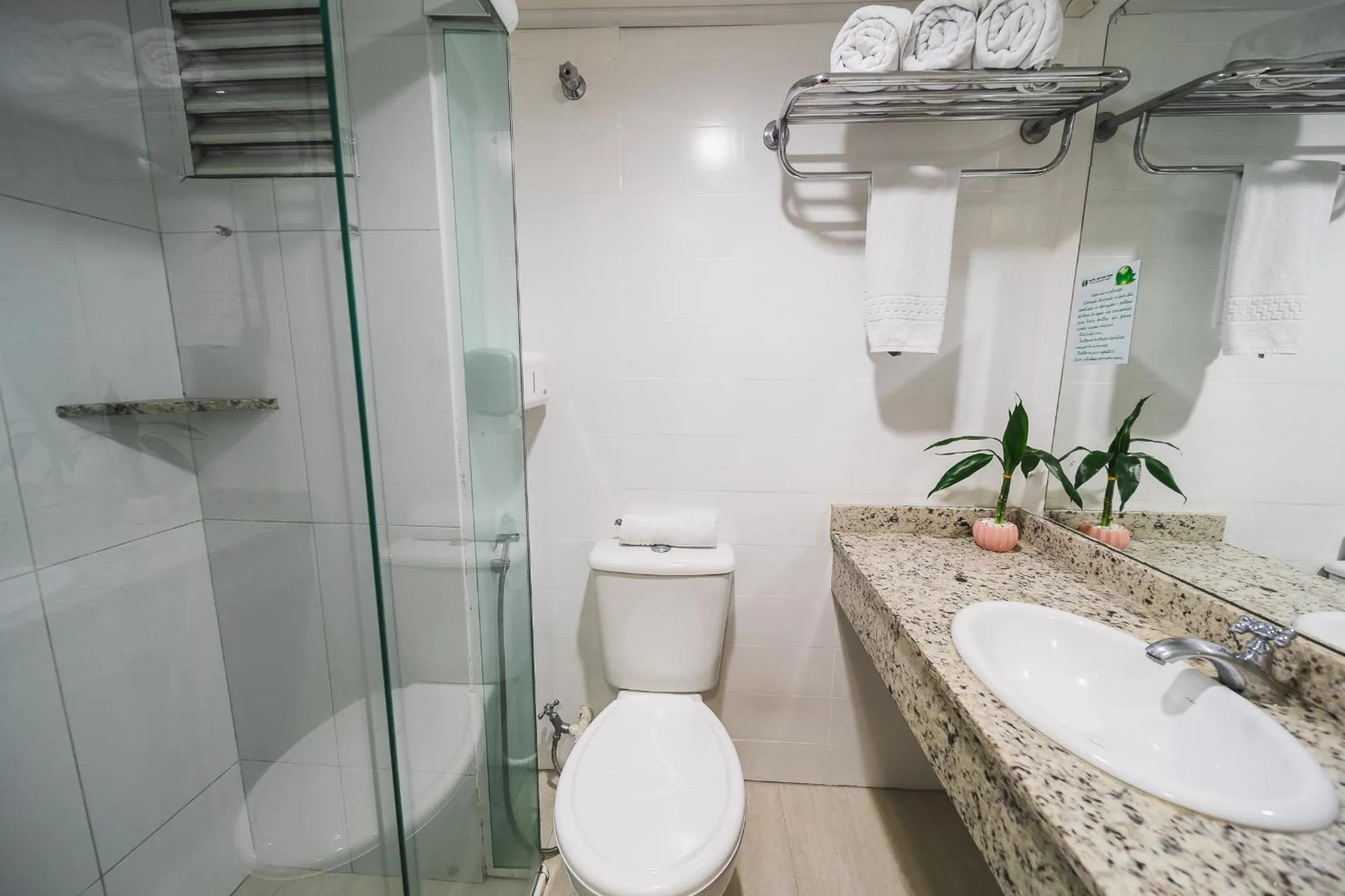 Bathroom in Hotel Golden Park Curitiba By Nacional Inn