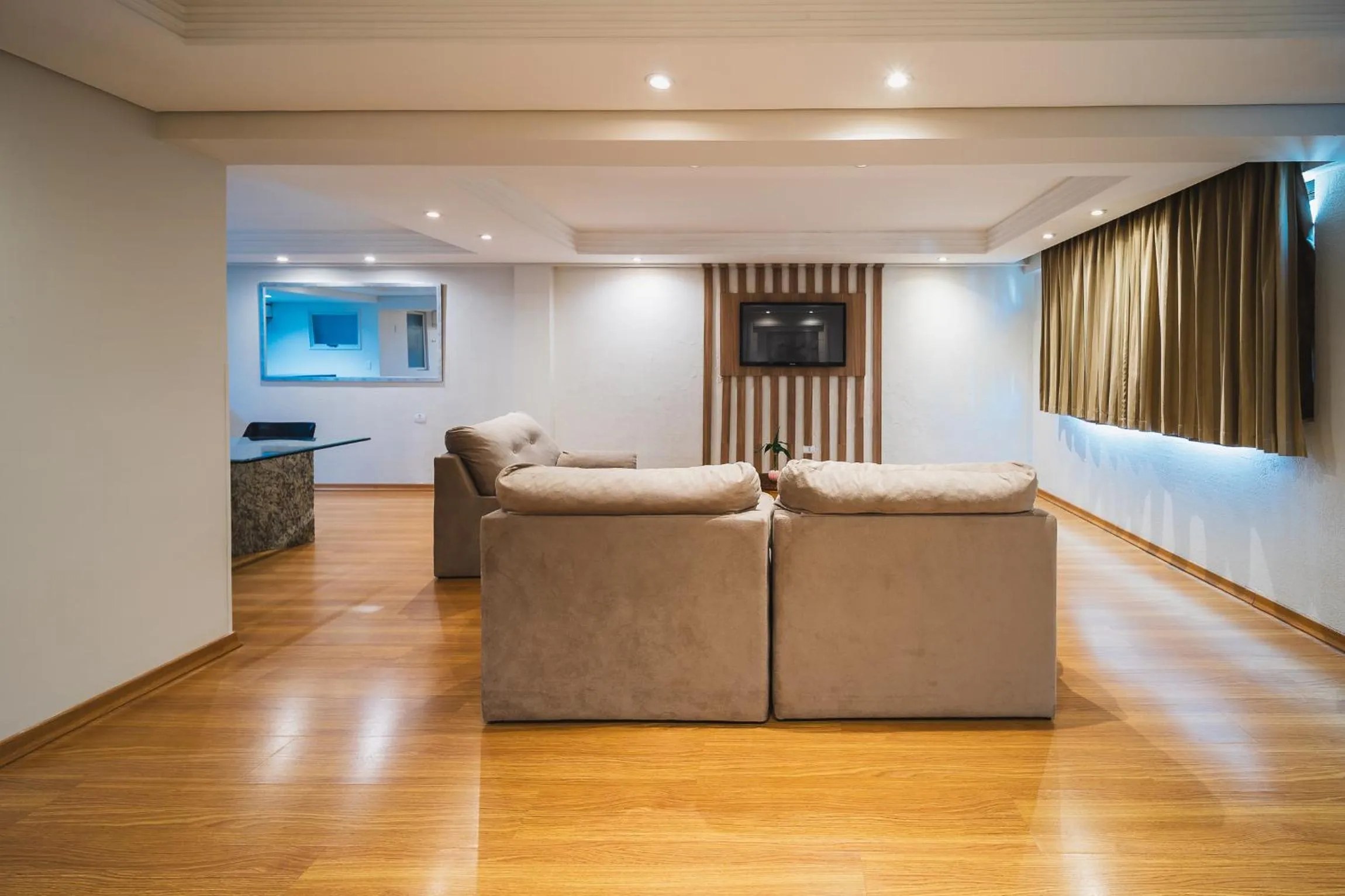 TV and multimedia in Hotel Golden Park Curitiba By Nacional Inn