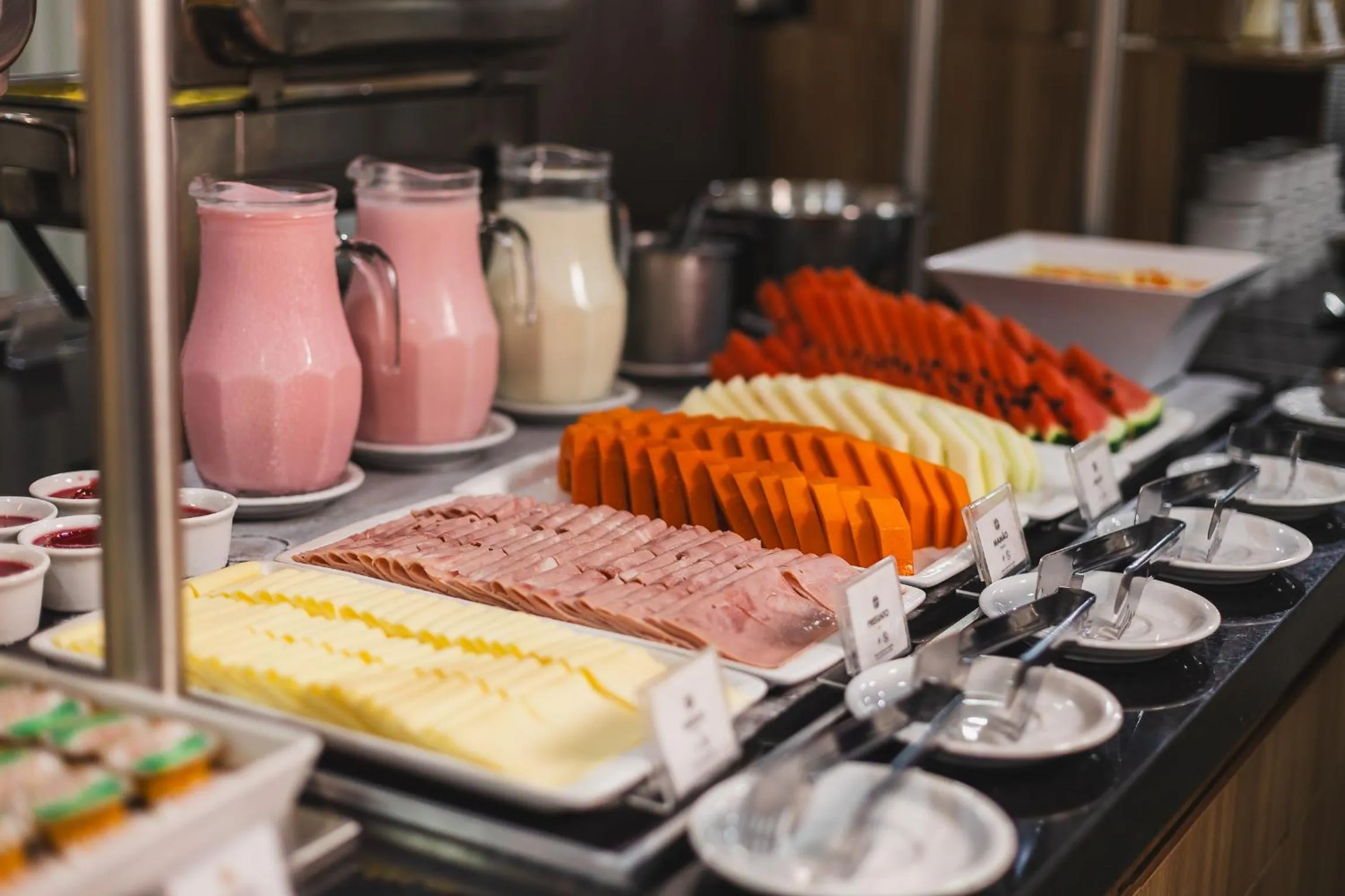 Breakfast in Hotel Golden Park Curitiba By Nacional Inn