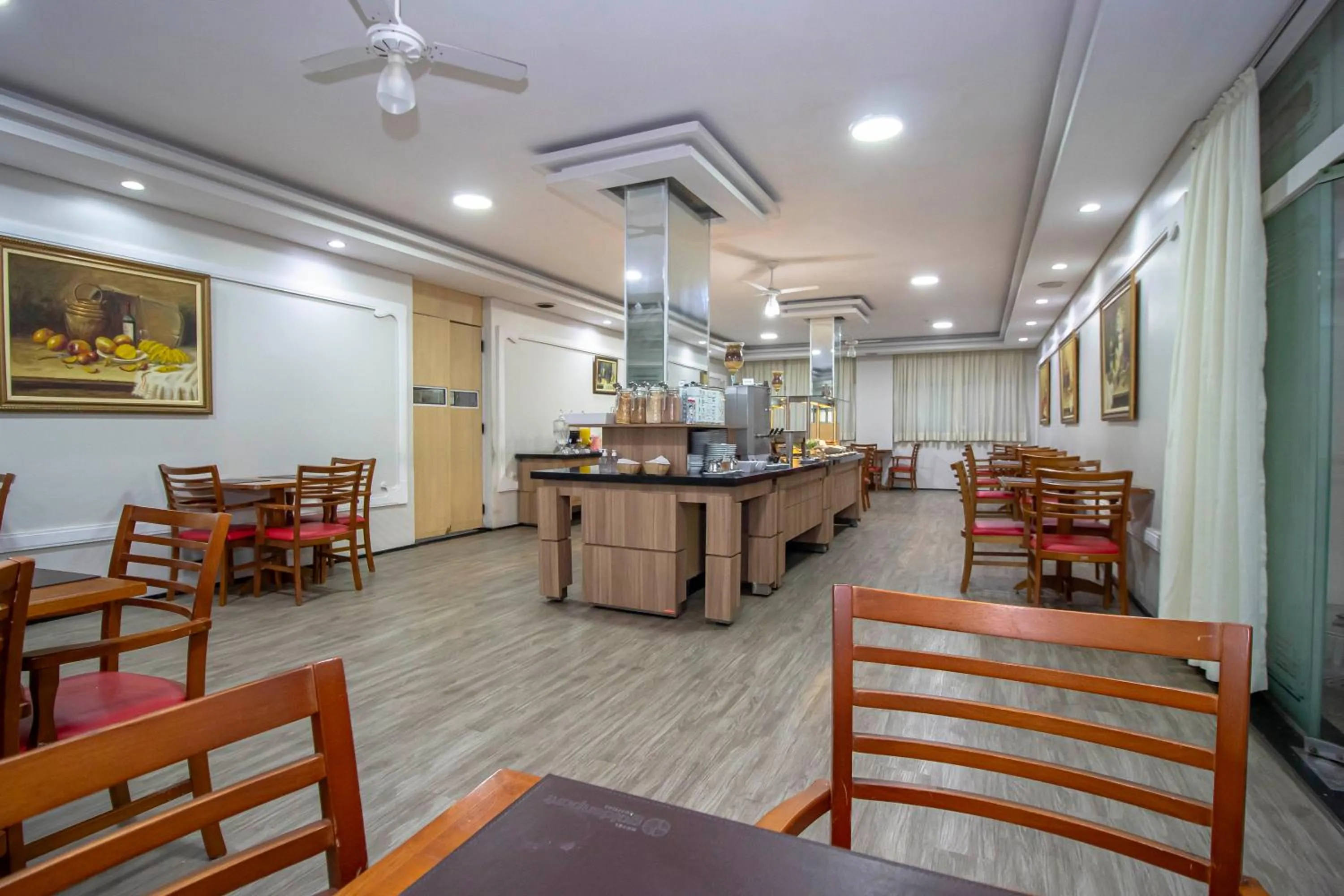 Restaurant/places to eat in Hotel Golden Park Curitiba By Nacional Inn