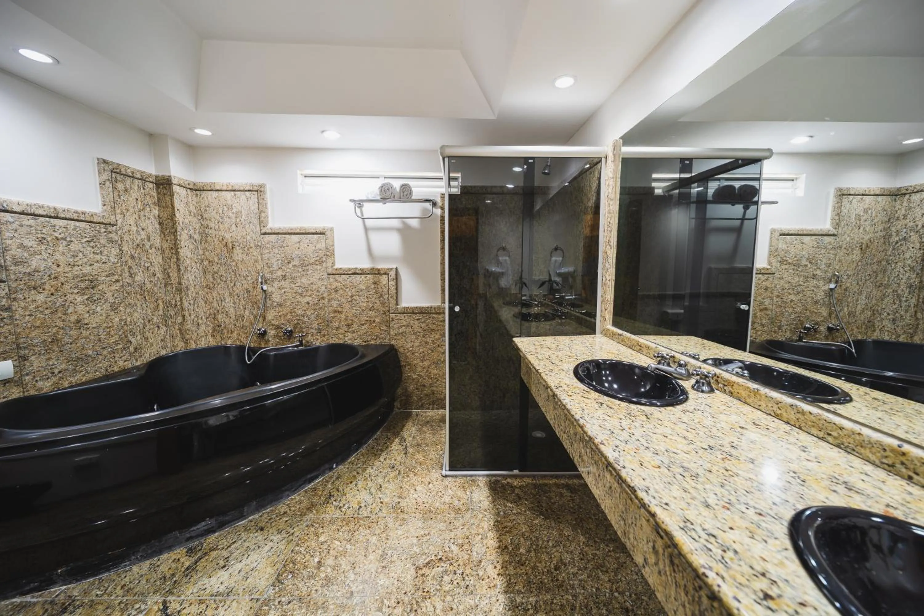 Hot Tub in Hotel Golden Park Curitiba By Nacional Inn