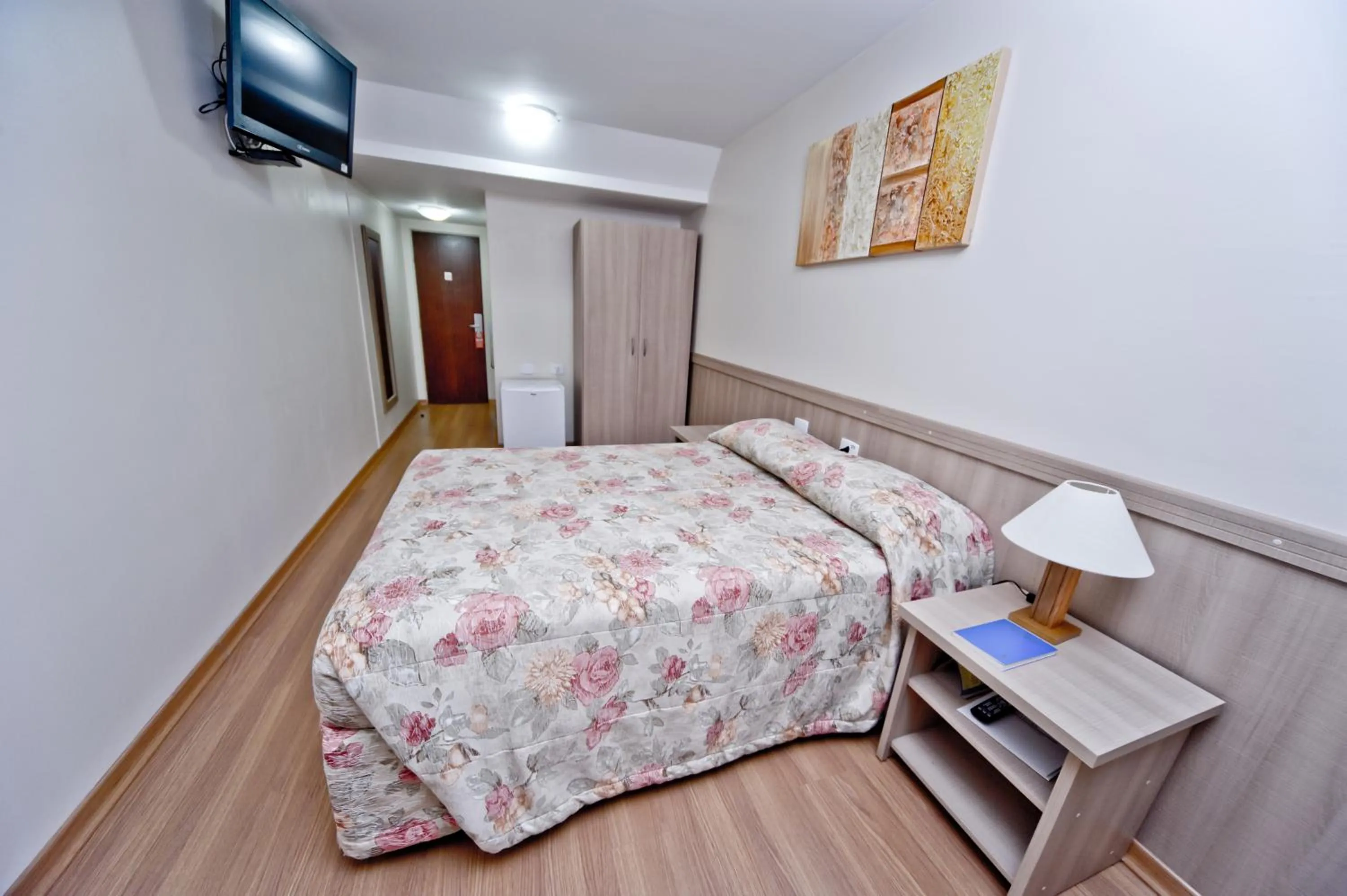 Photo of the whole room, Bed in Hotel Golden Park Curitiba By Nacional Inn