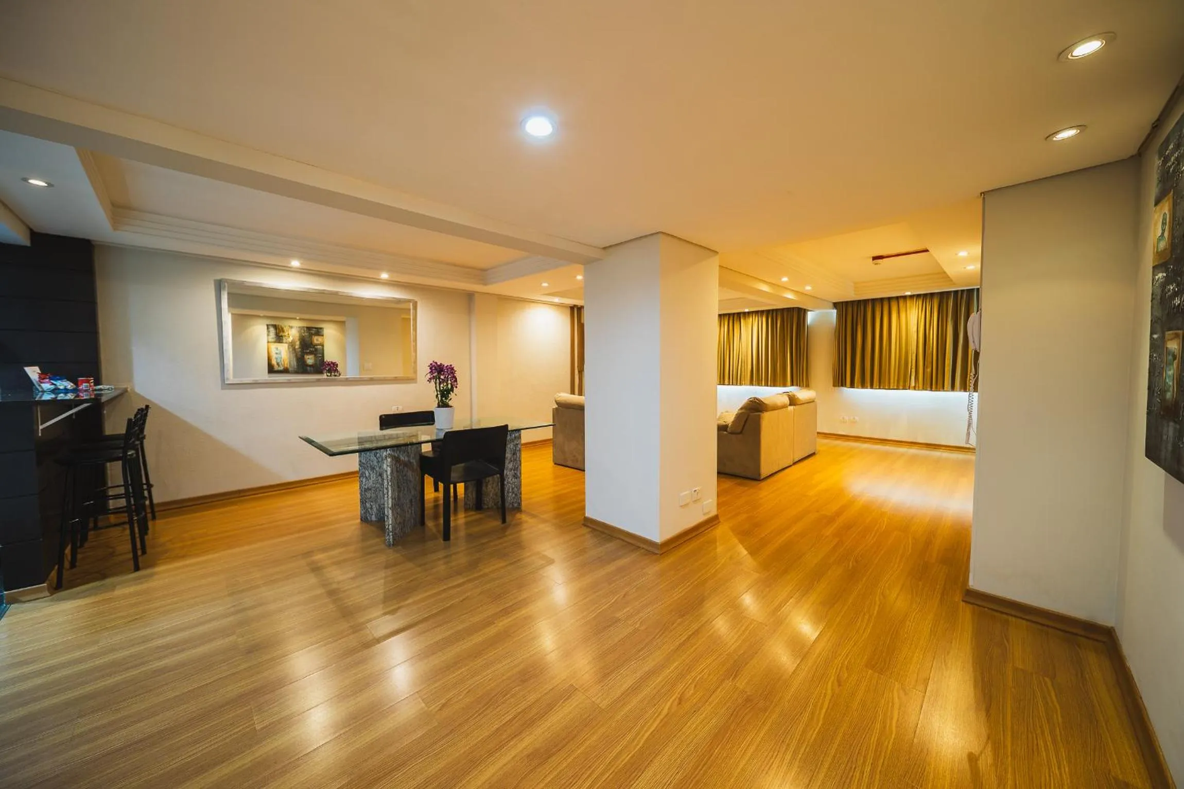 TV and multimedia in Hotel Golden Park Curitiba By Nacional Inn