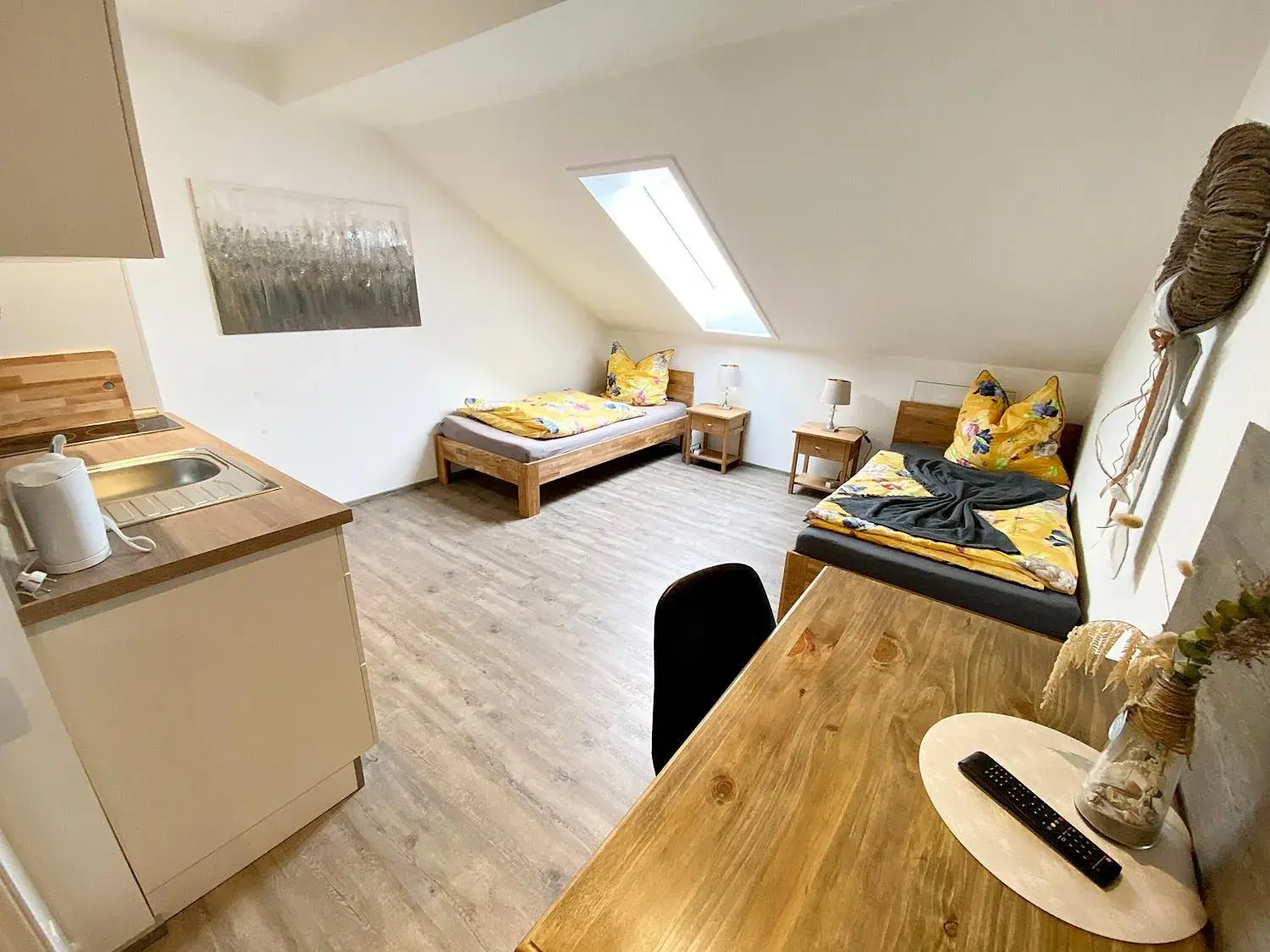 Superior Apartment - single occupancy in Seehaus Mamming - Hotel - Schlaffässer - Biergarten - Camping Superior Apartment - single occupancy in Seehaus Mamming - Hotel - Schlaffässer - Biergarten - Camping