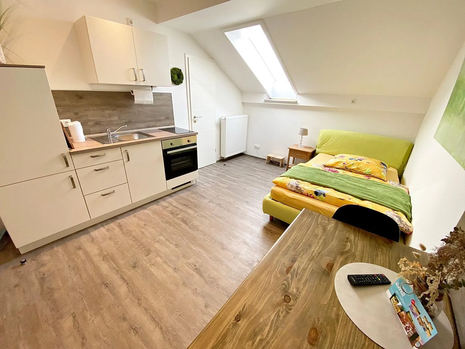 Photo of the whole room, Bed in Seehaus Mamming - Hotel - Schlaffässer - Biergarten - Camping