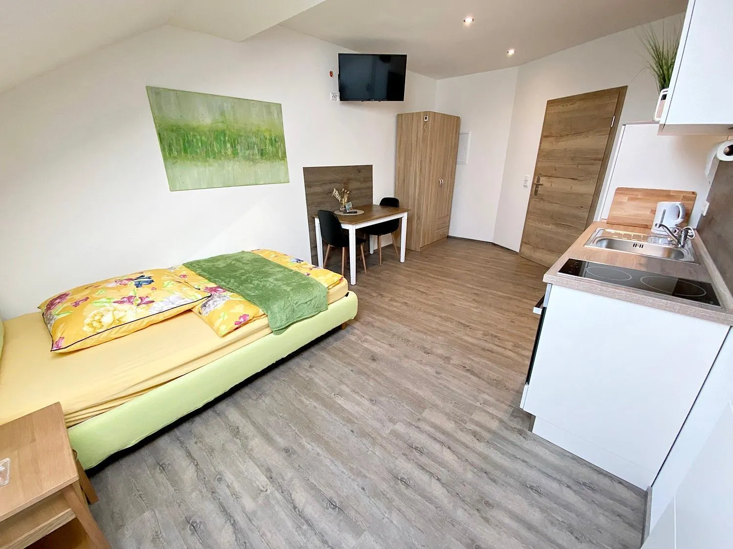 Photo of the whole room, Bed in Seehaus Mamming - Hotel - Schlaffässer - Biergarten - Camping