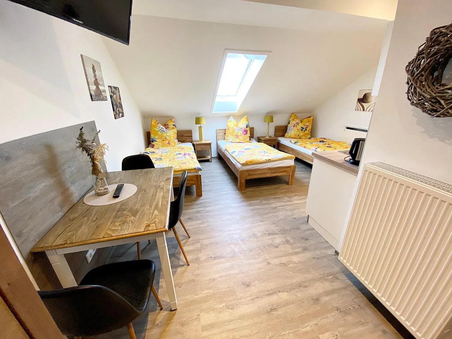 Photo of the whole room in Seehaus Mamming - Hotel - Schlaffässer - Biergarten - Camping