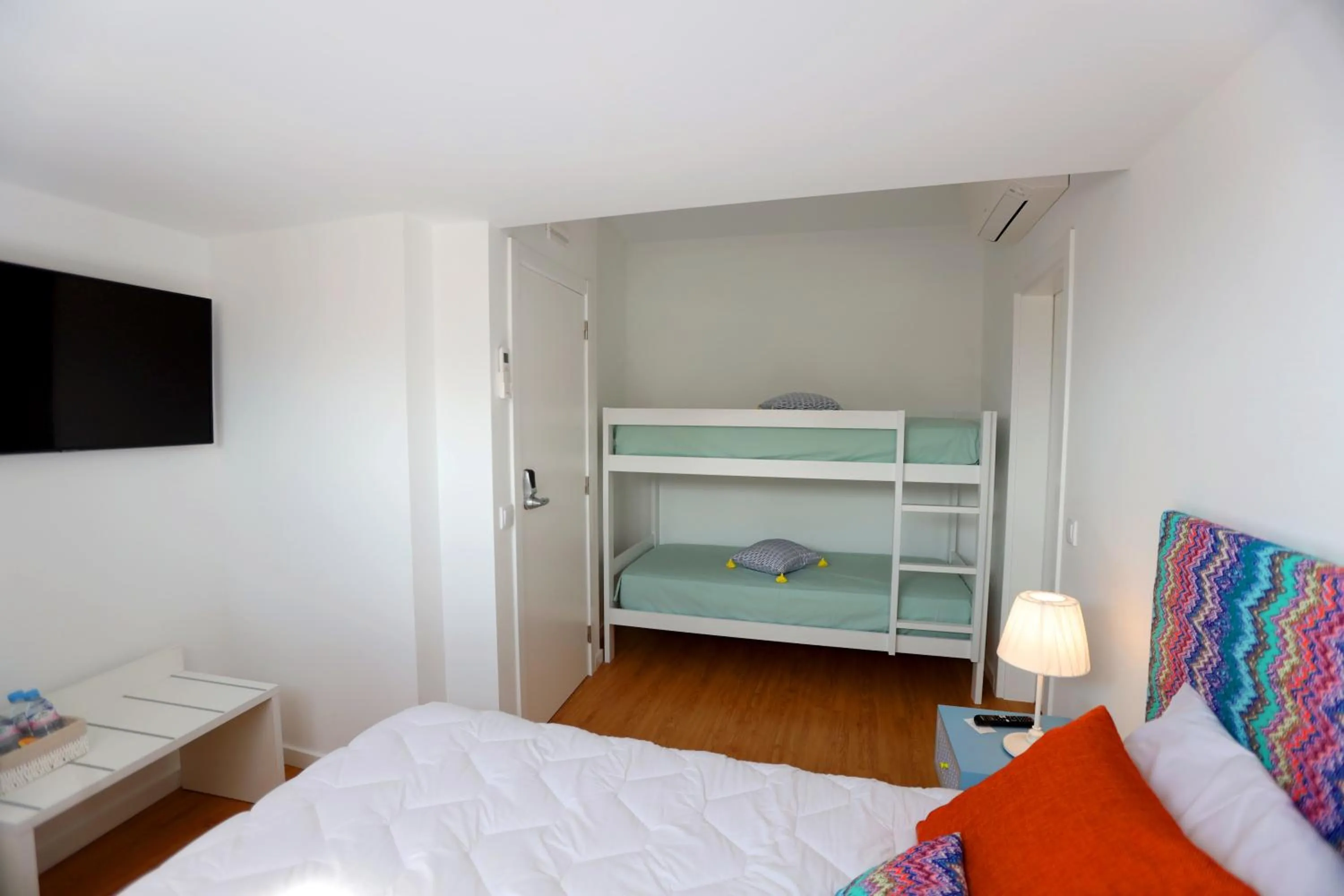 Bed in Glass Boutique - Rooms & Suites