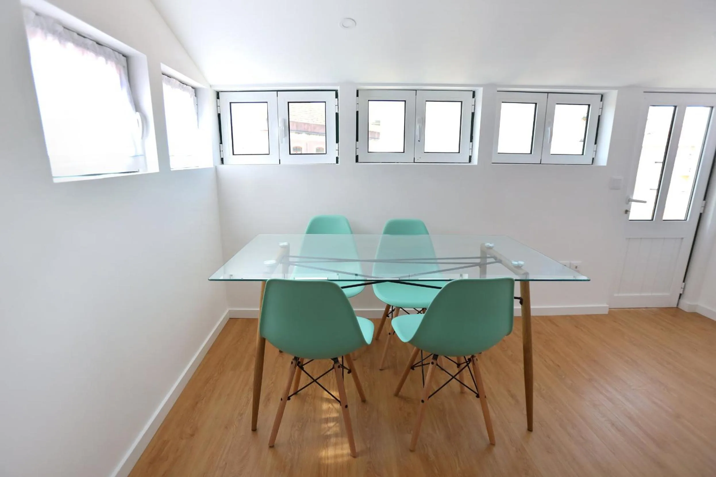 Business facilities in Glass Boutique - Rooms & Suites