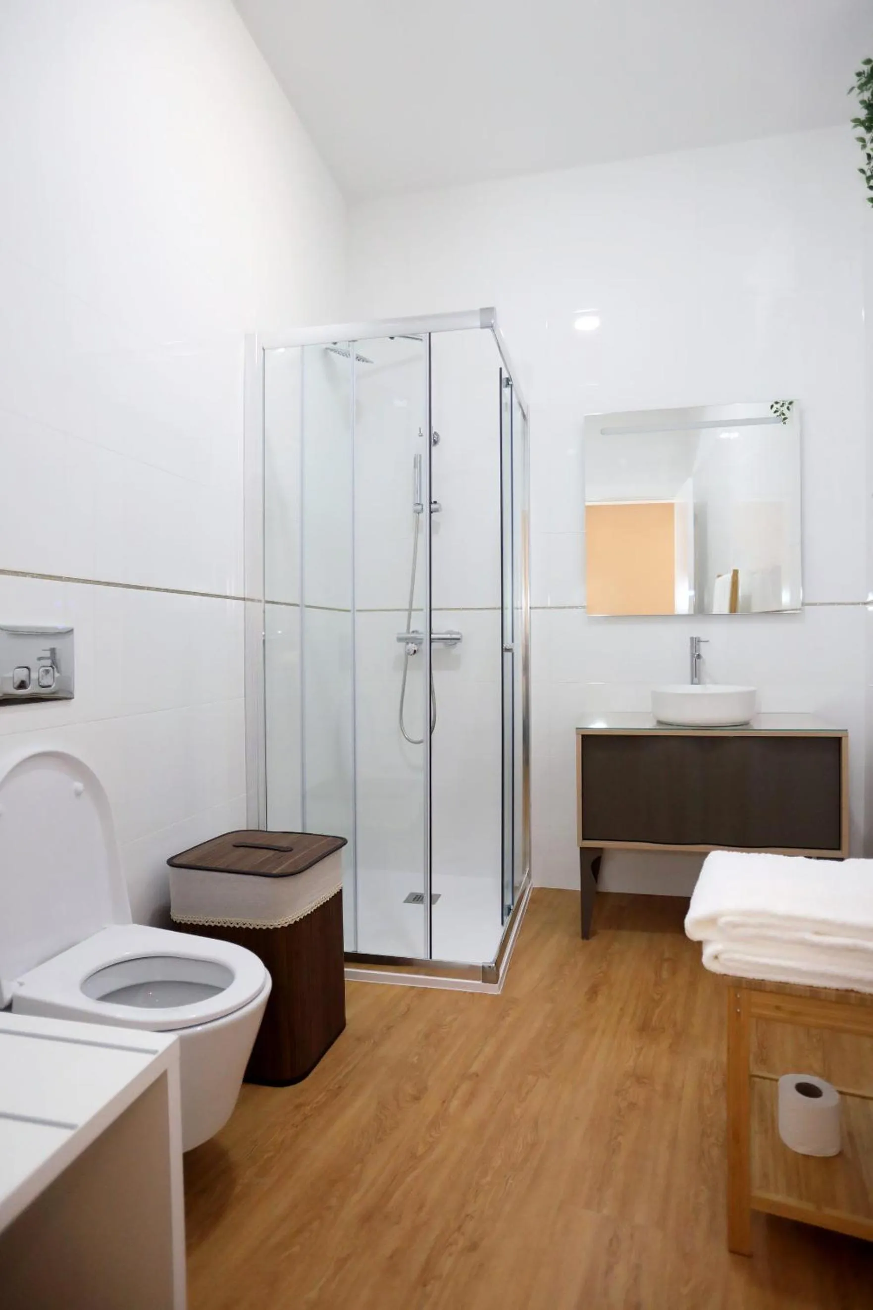 Shower in Glass Boutique - Rooms & Suites