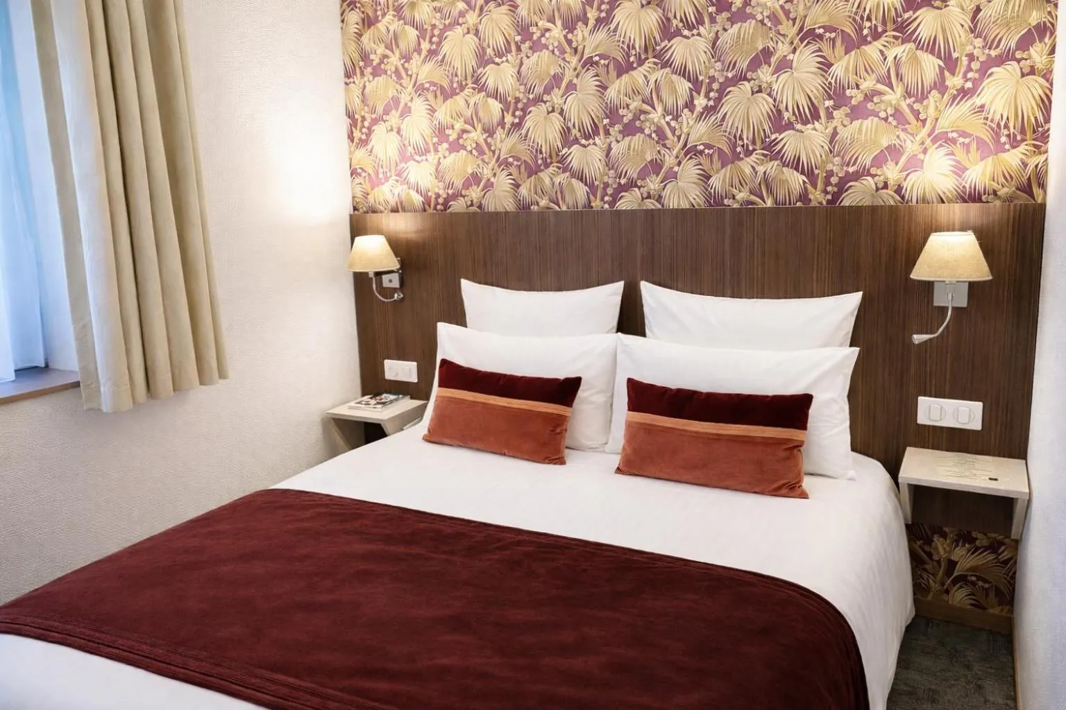 Bed in Cit'Hotel Hôtel de France et d'Europe