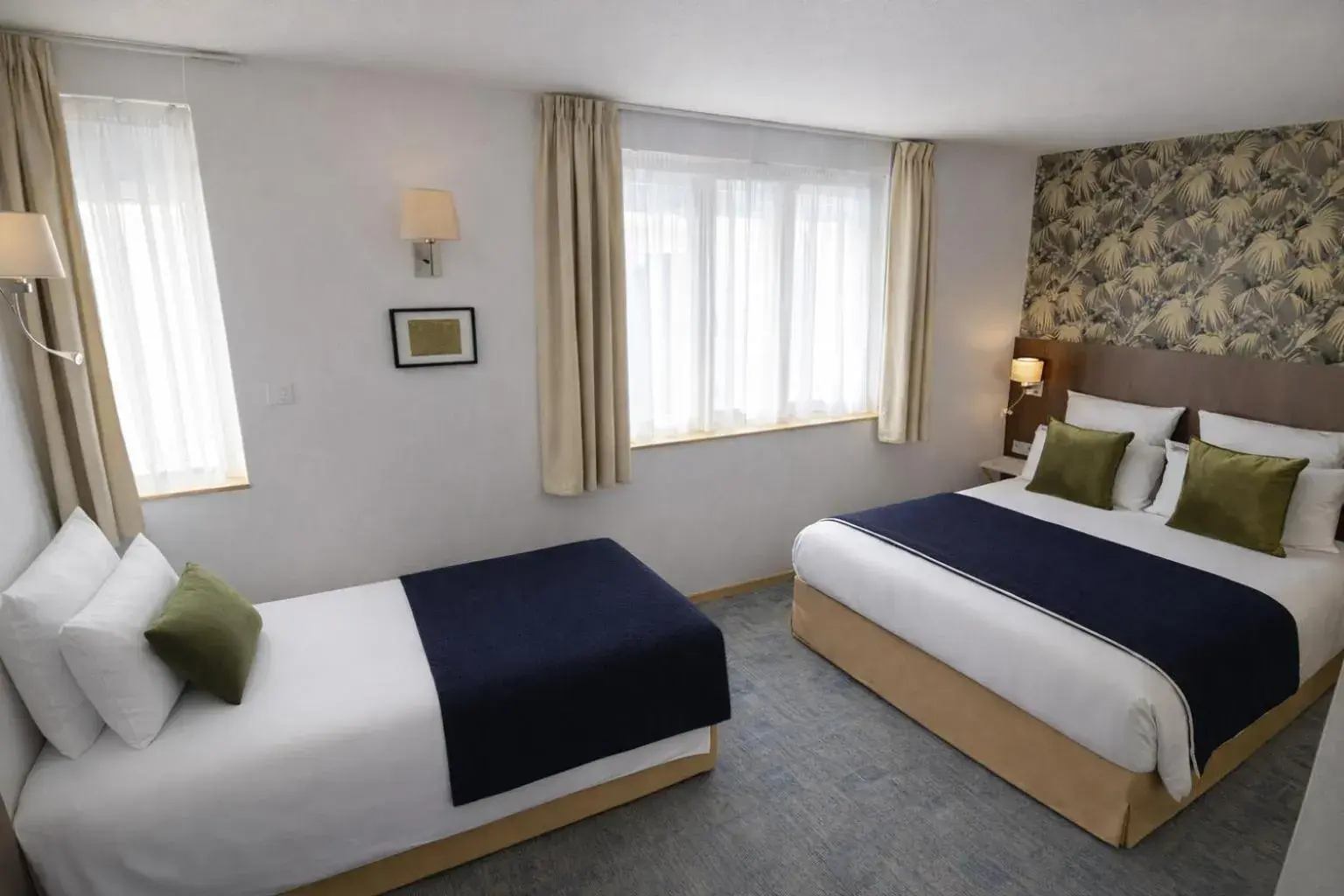 Triple Room (1 Double Bed + 1 Single Bed) in Cit'Hotel Hôtel de France et d'Europe Triple Room (1 Double Bed + 1 Single Bed) in Cit'Hotel Hôtel de France et d'Europe