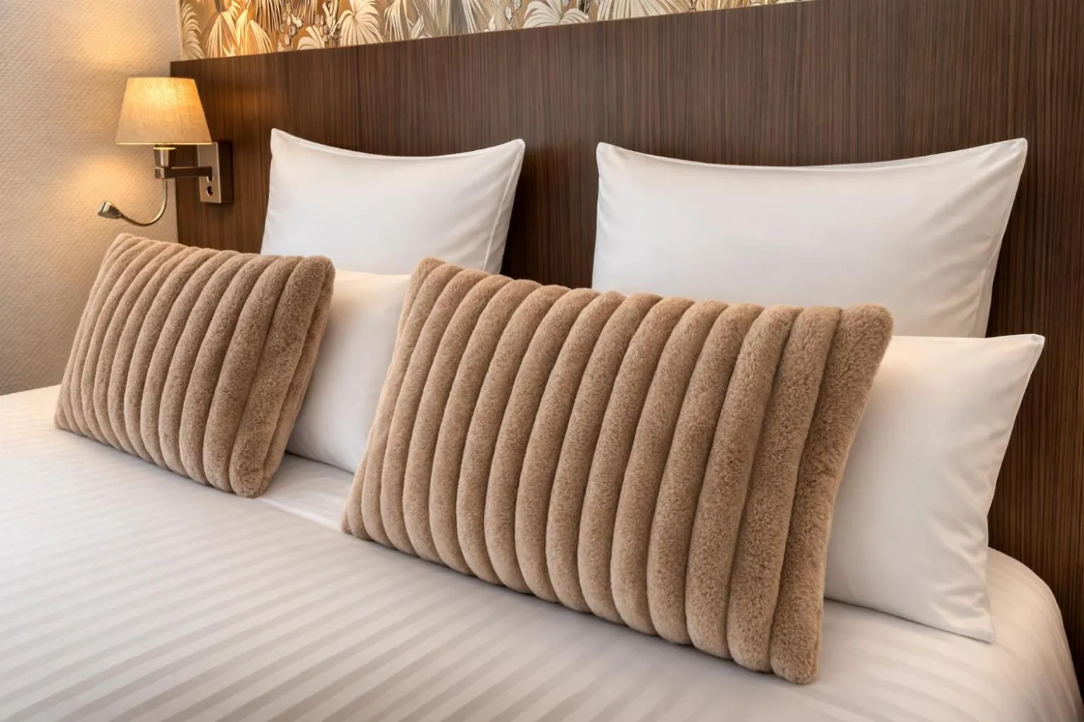 Bed in Cit'Hotel Hôtel de France et d'Europe