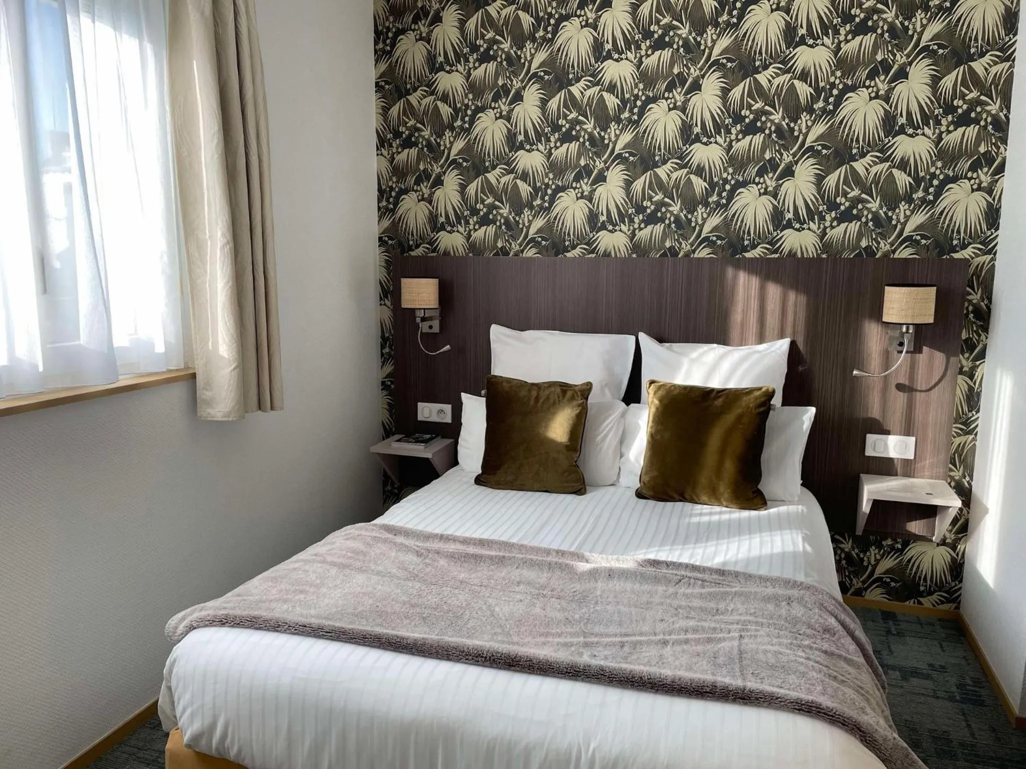 Bed in Cit'Hotel Hôtel de France et d'Europe