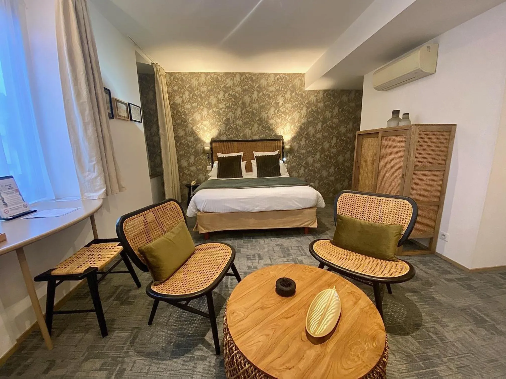 Bed in Cit'Hotel Hôtel de France et d'Europe