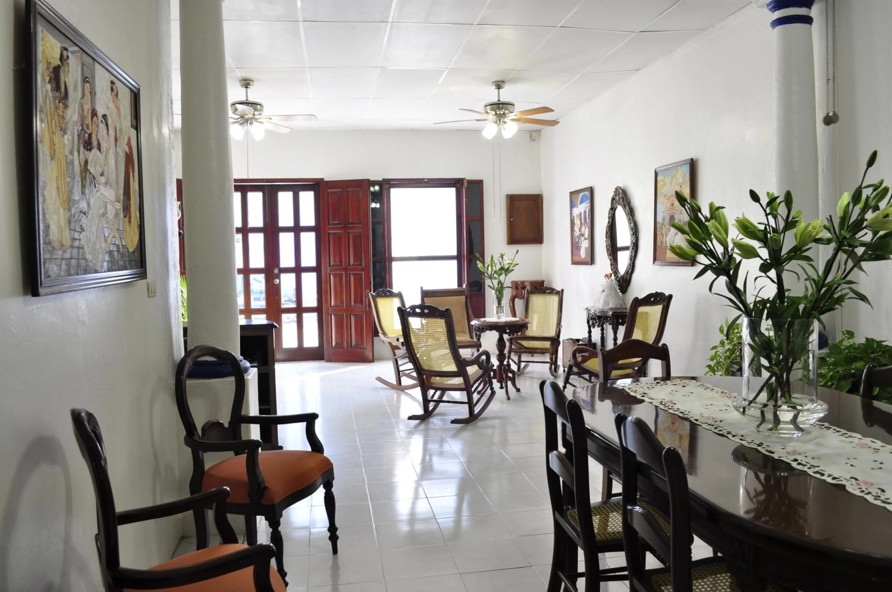 Dining Area in Hotel Casa Blanca by Rotamundos