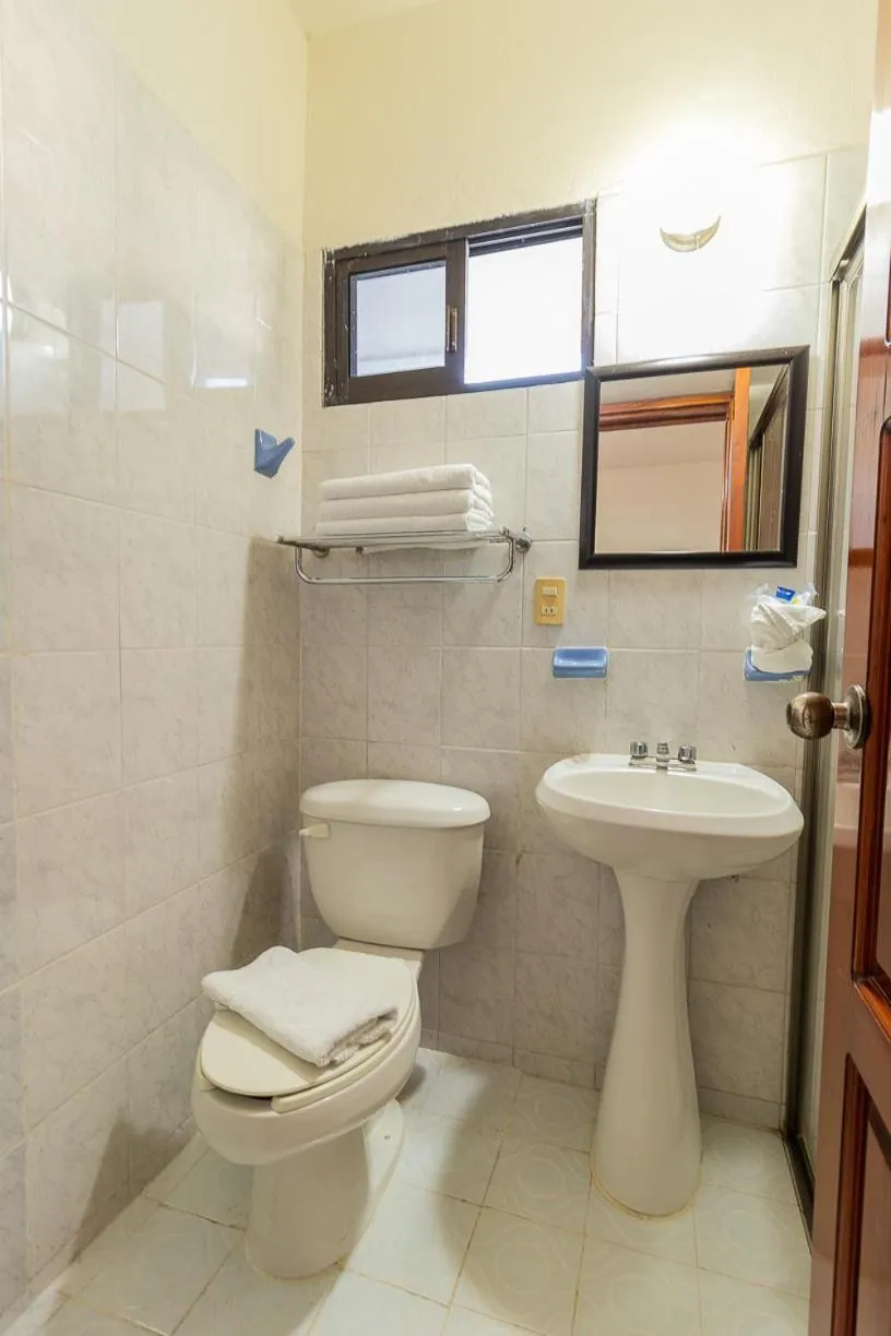 Bathroom in Hotel Casa Blanca by Rotamundos