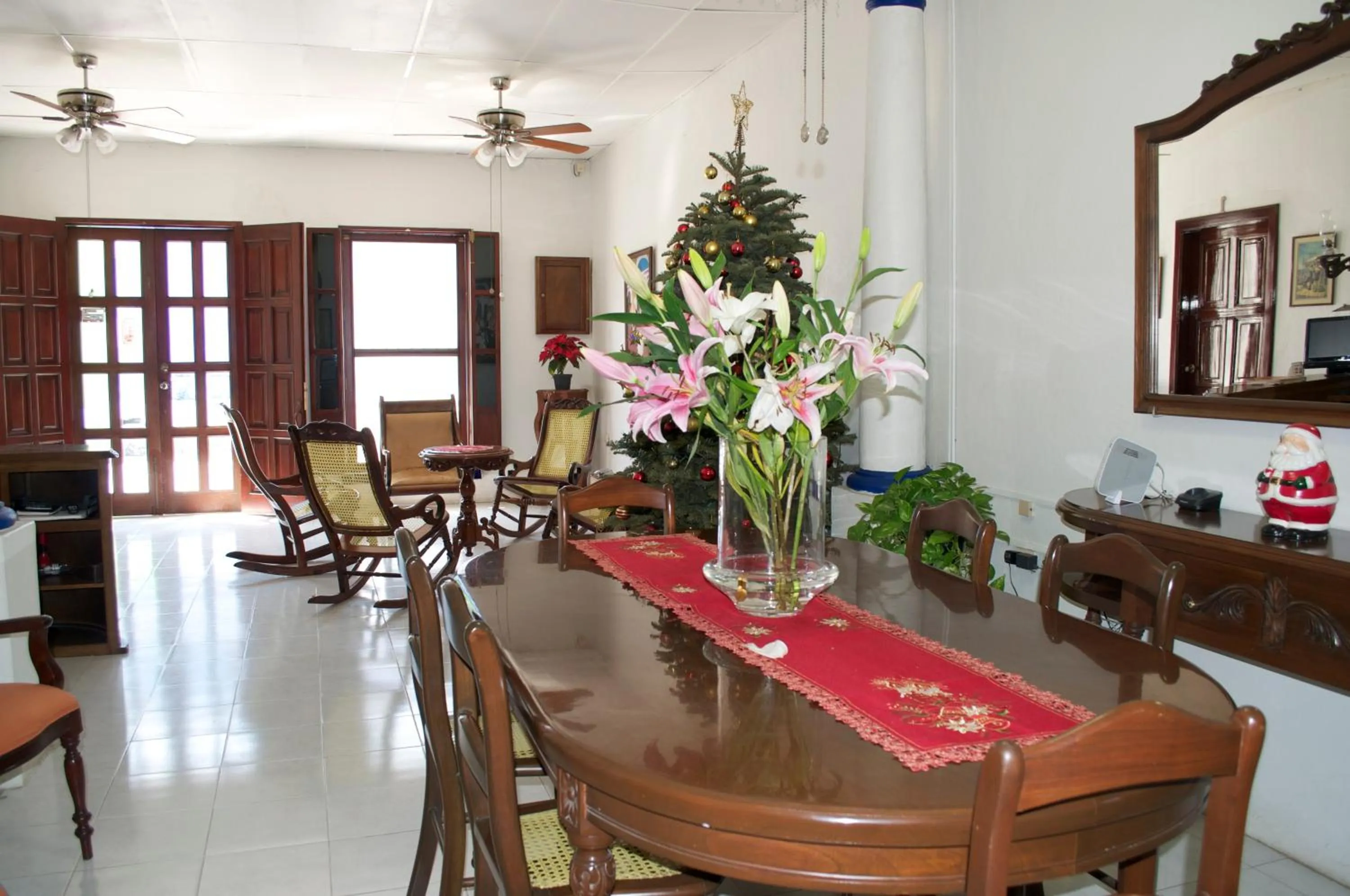 Dining Area in Hotel Casa Blanca by Rotamundos