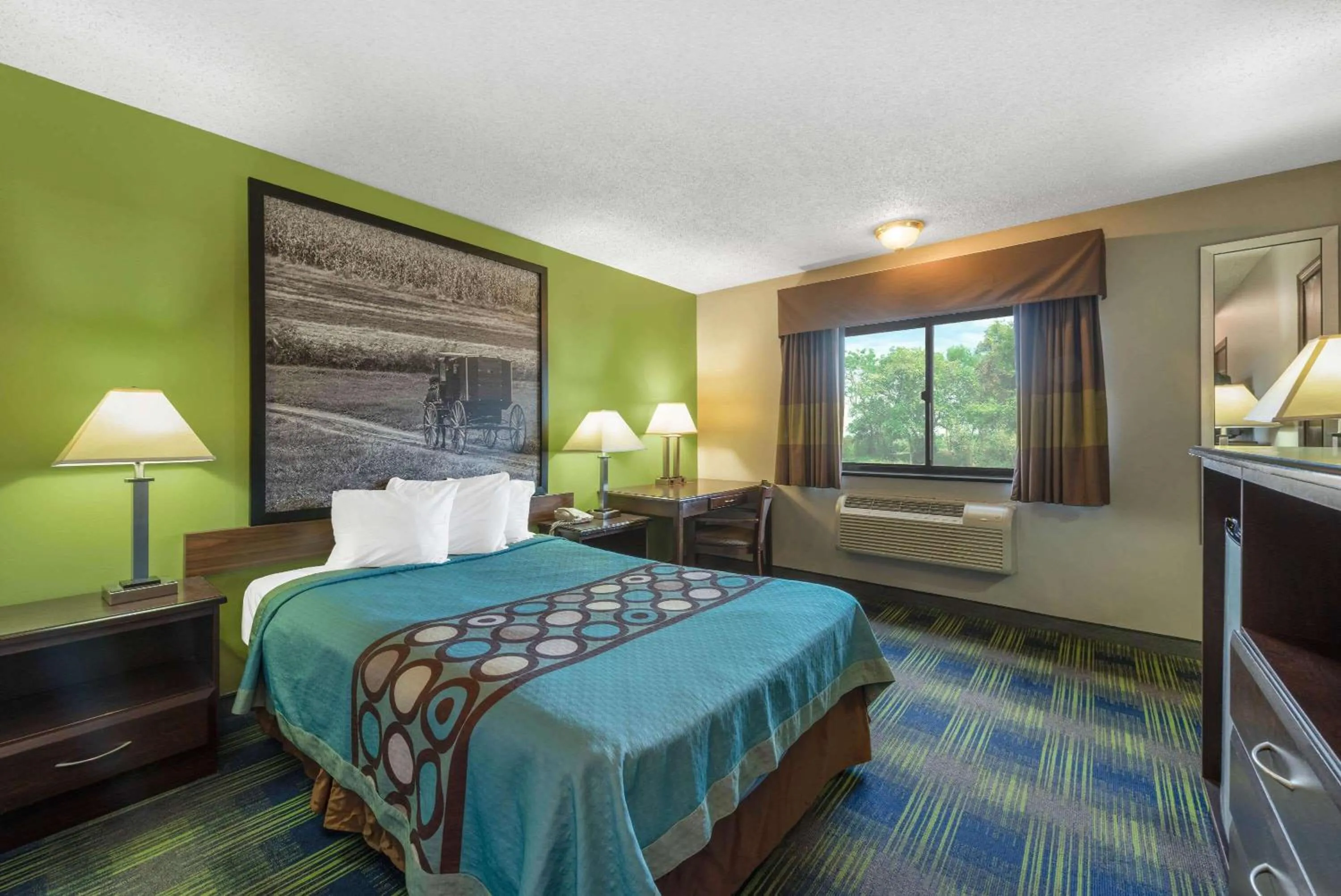 Photo of the whole room in Super 8 by Wyndham Cleveland
