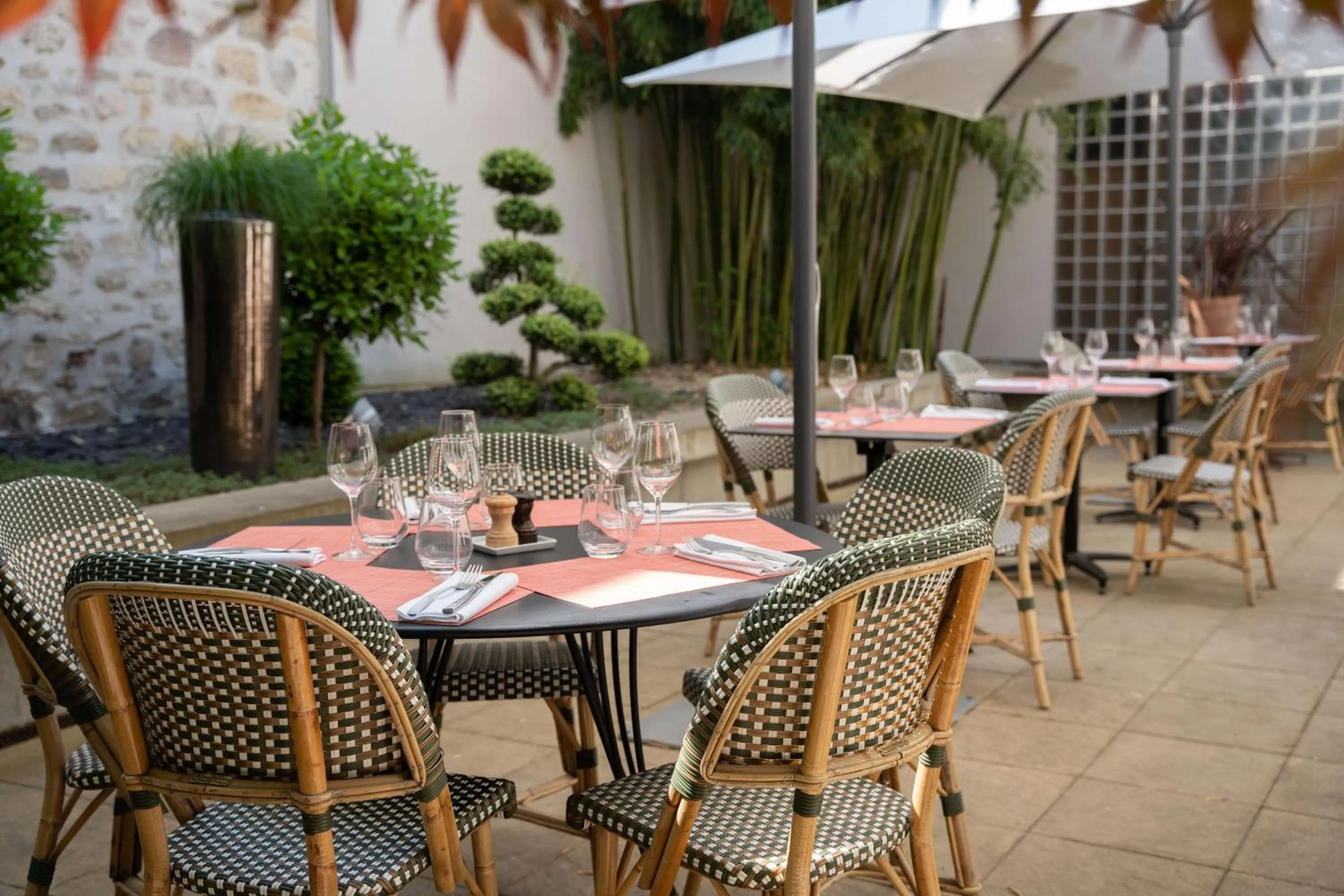 Restaurant/places to eat in Best Western Premier Hotel de la Paix