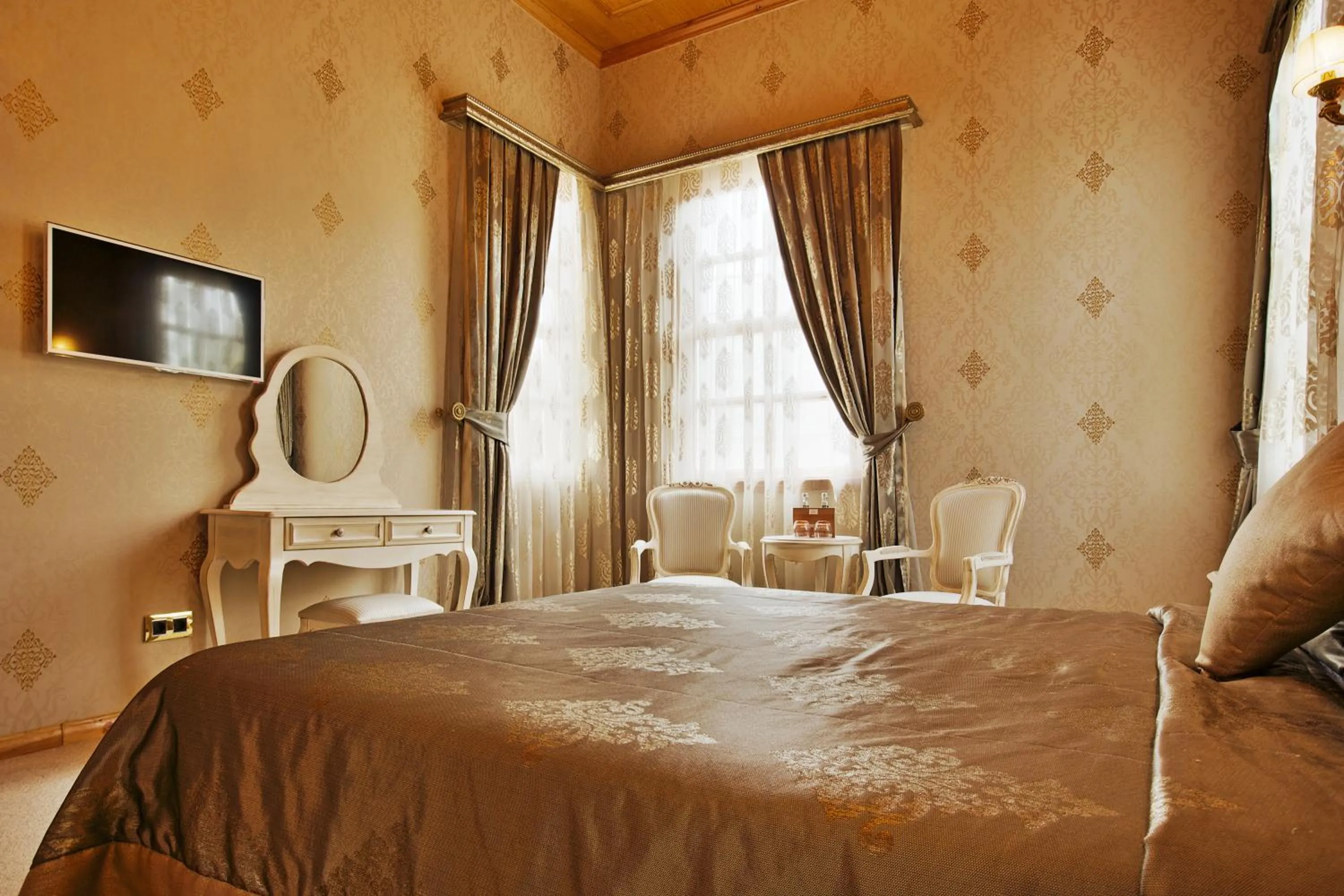 Photo of the whole room, Bed in Ada Palas Buyukada