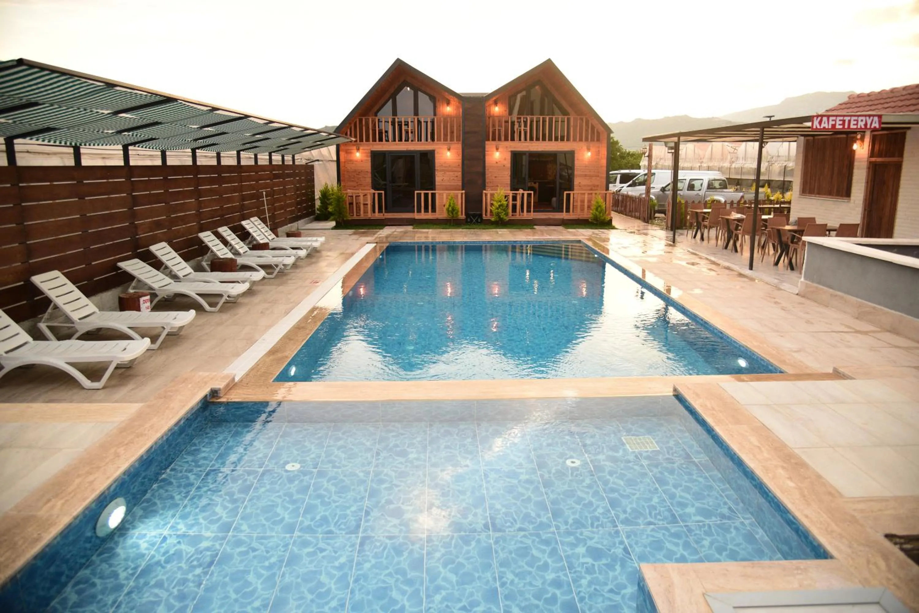Swimming pool in İRBEÇ APART & BUNGALOW