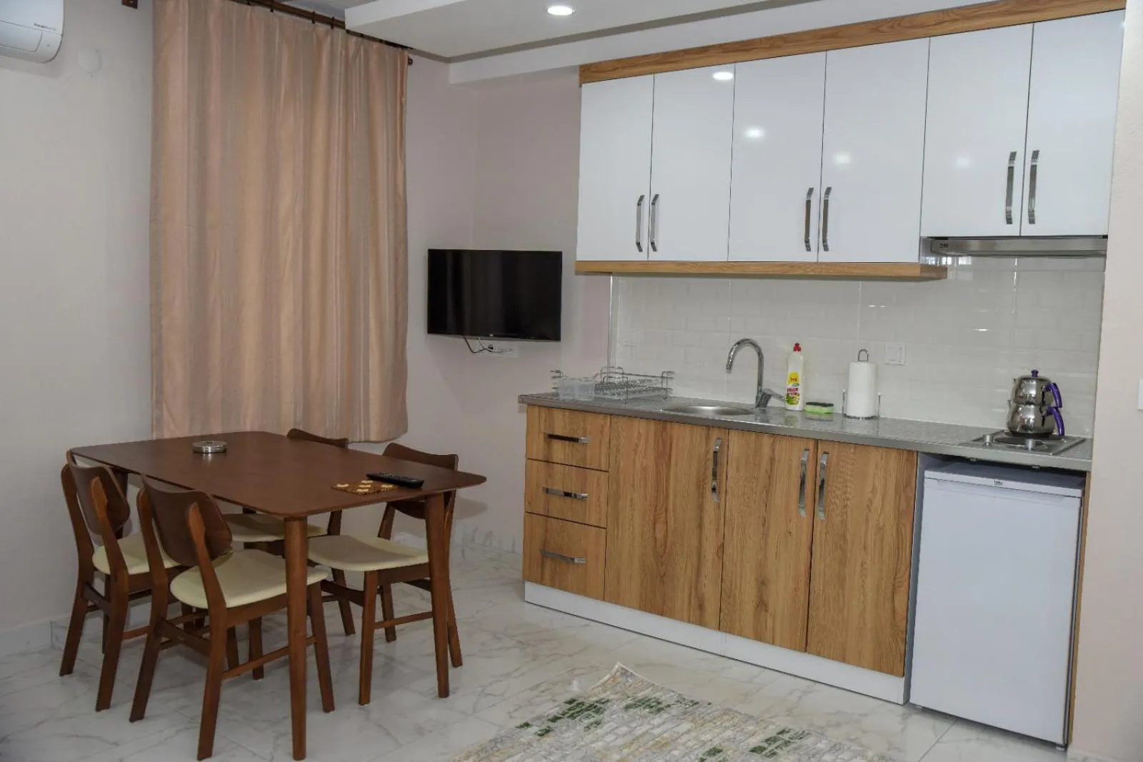 Kitchen or kitchenette in İRBEÇ APART & BUNGALOW
