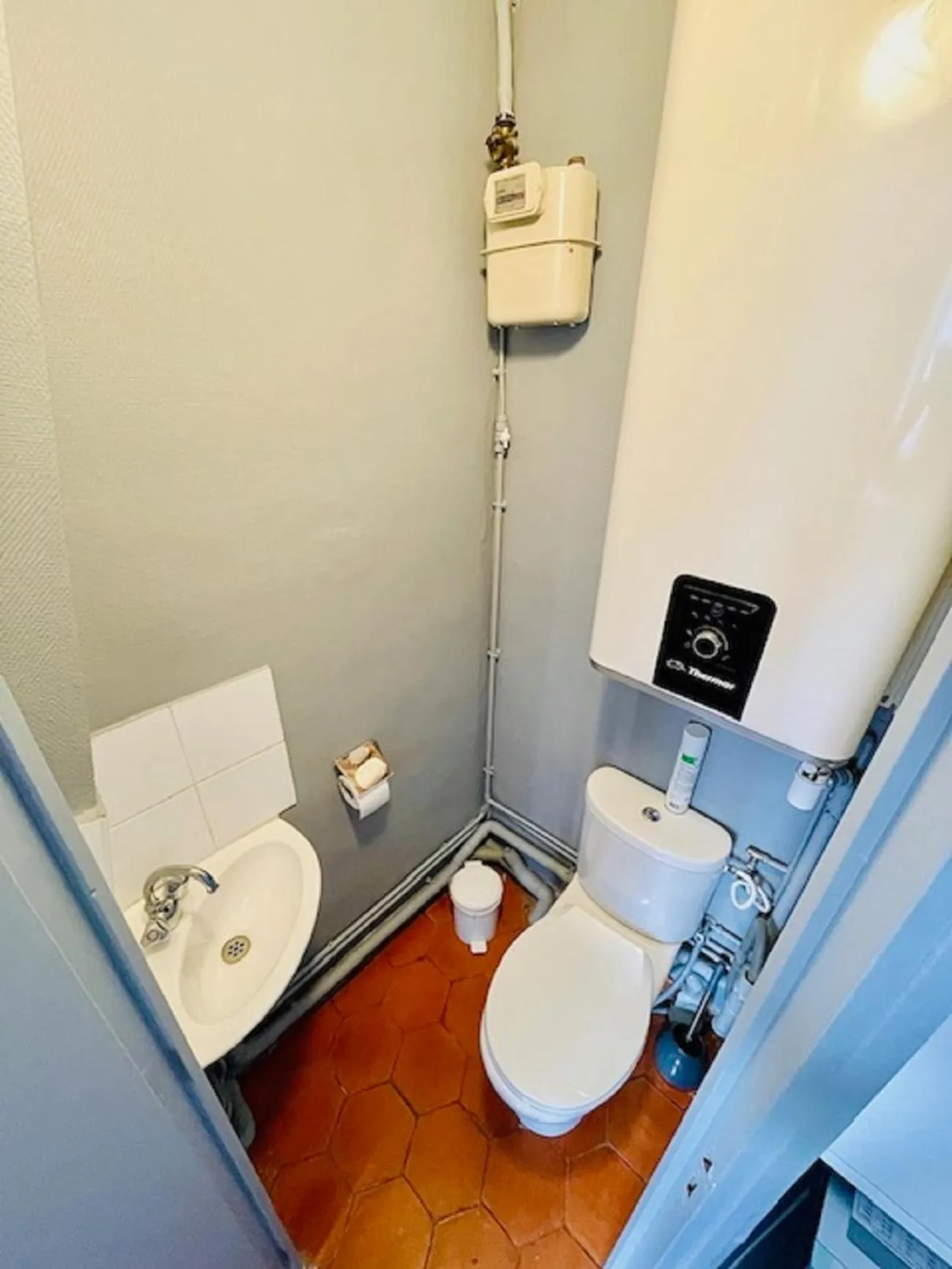 Toilet in Le Pavillon Hotel