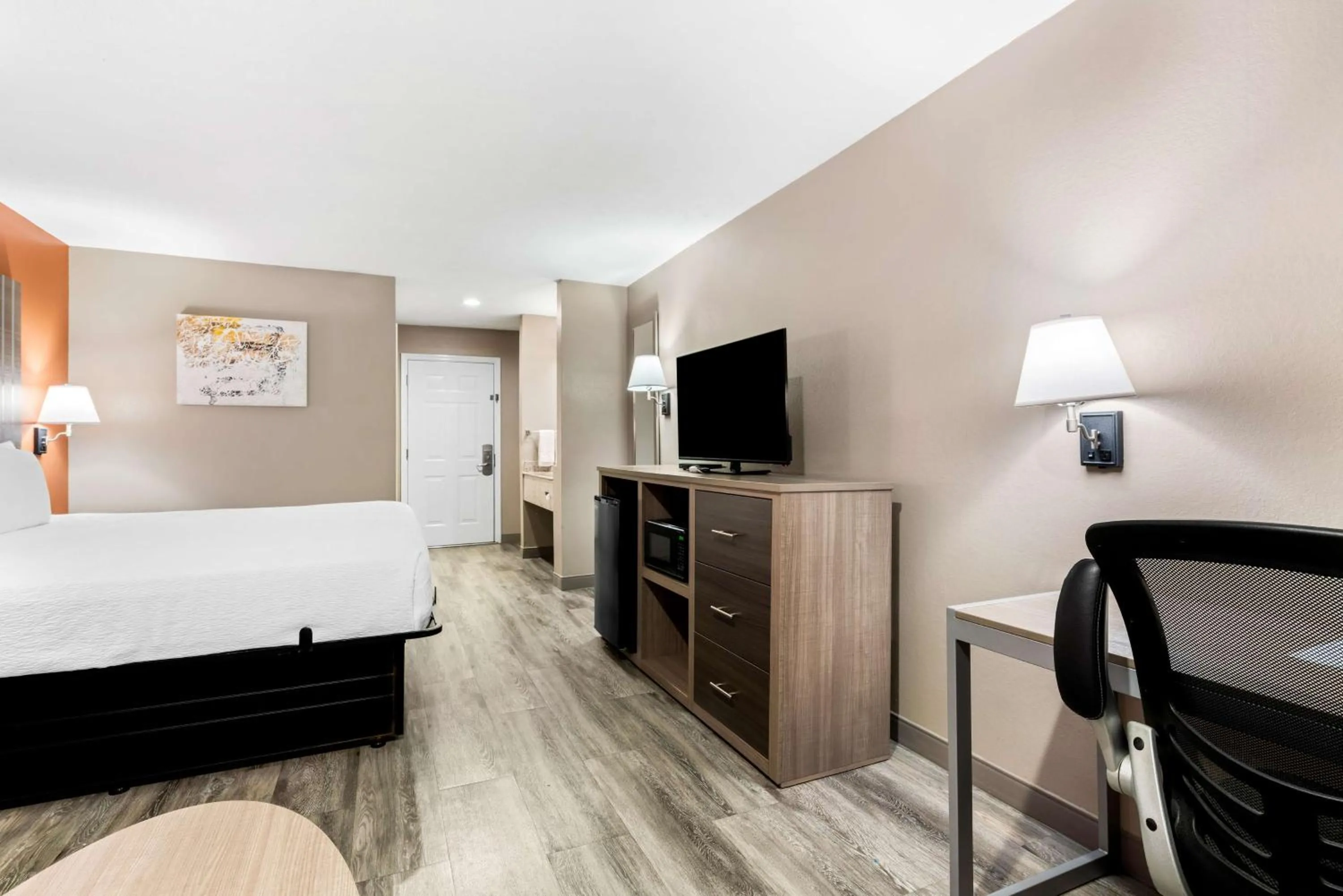 Bedroom in Best Western Gateway Inn