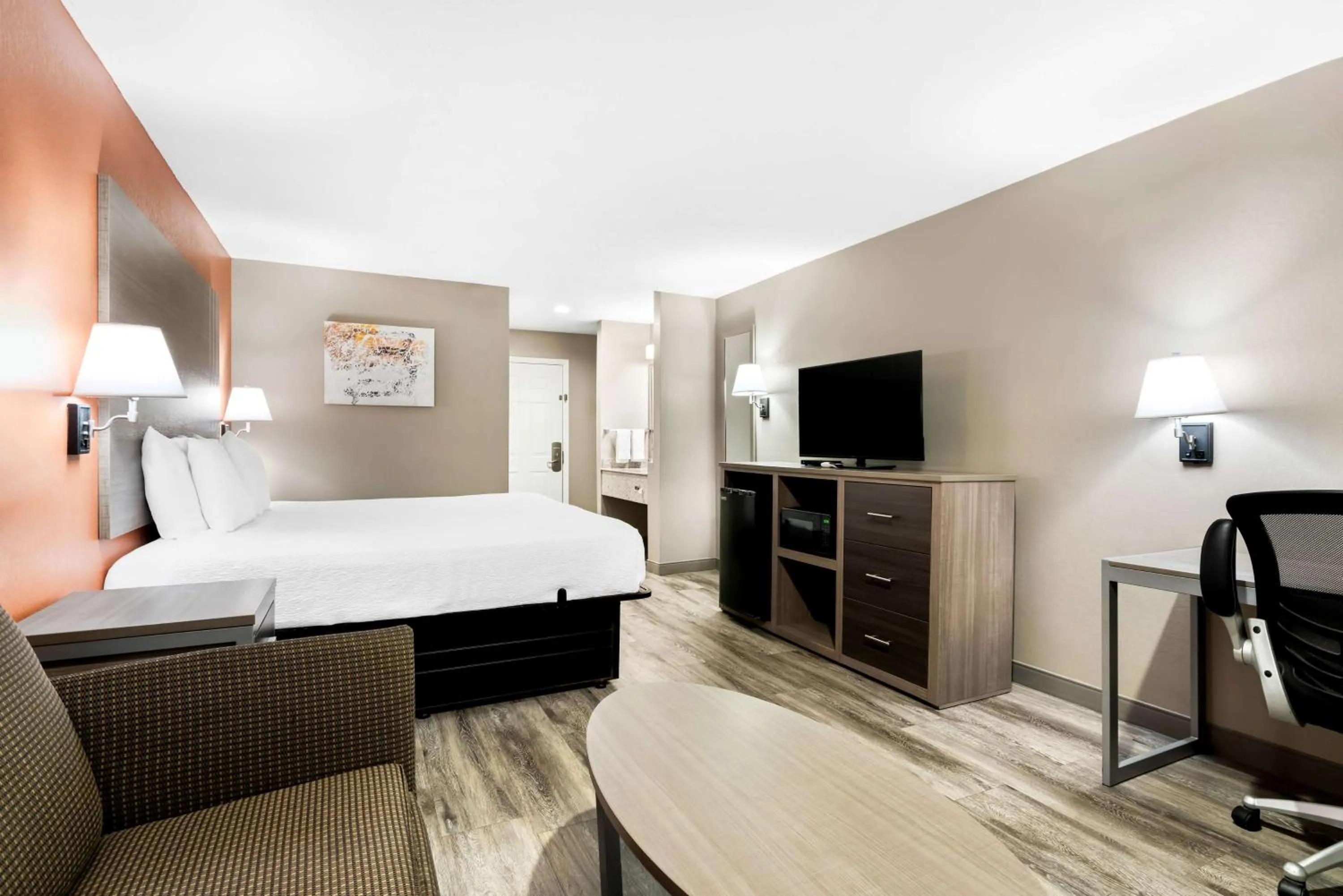 Bedroom in Best Western Gateway Inn