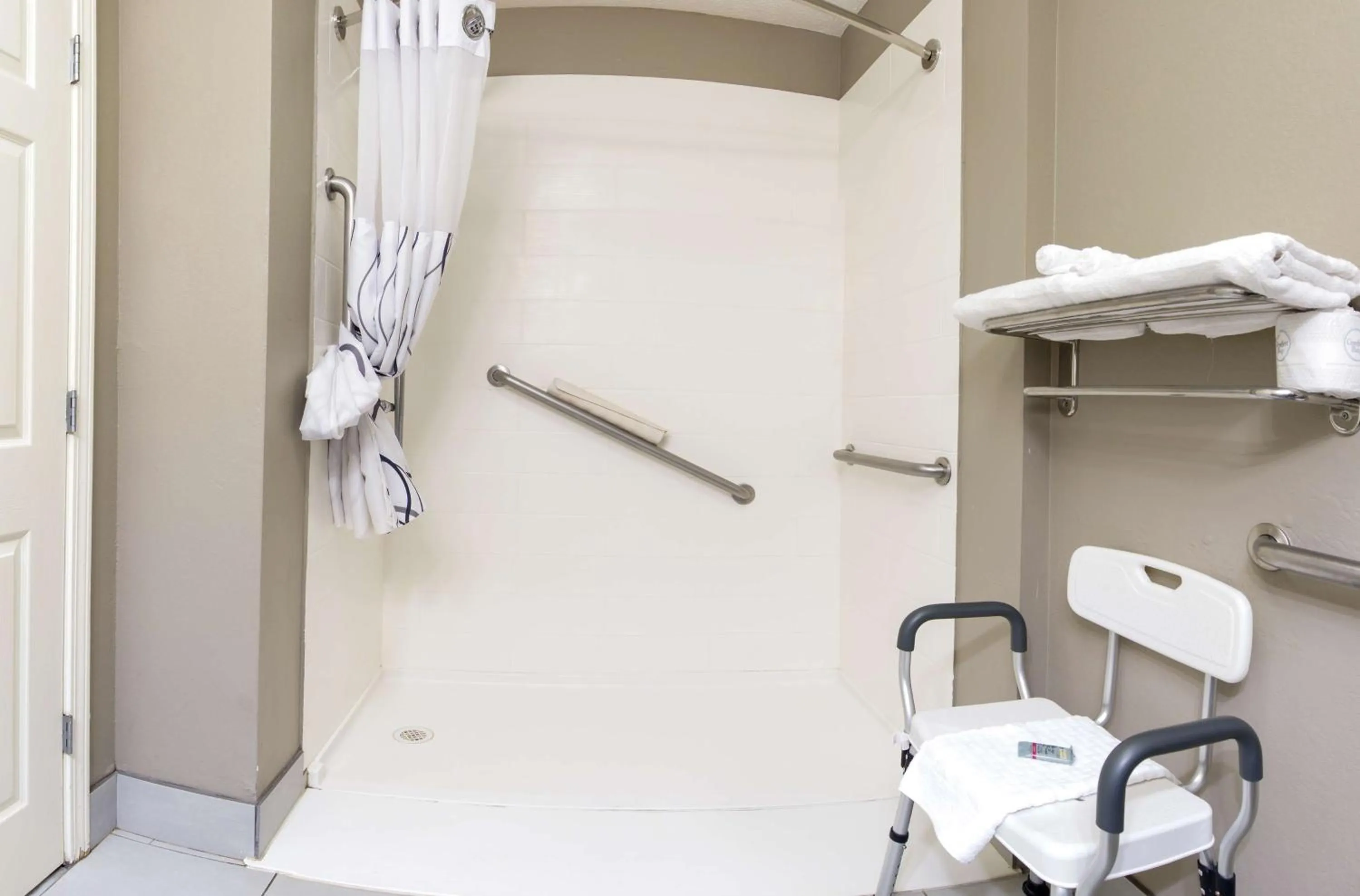 Bathroom in Best Western Gateway Inn