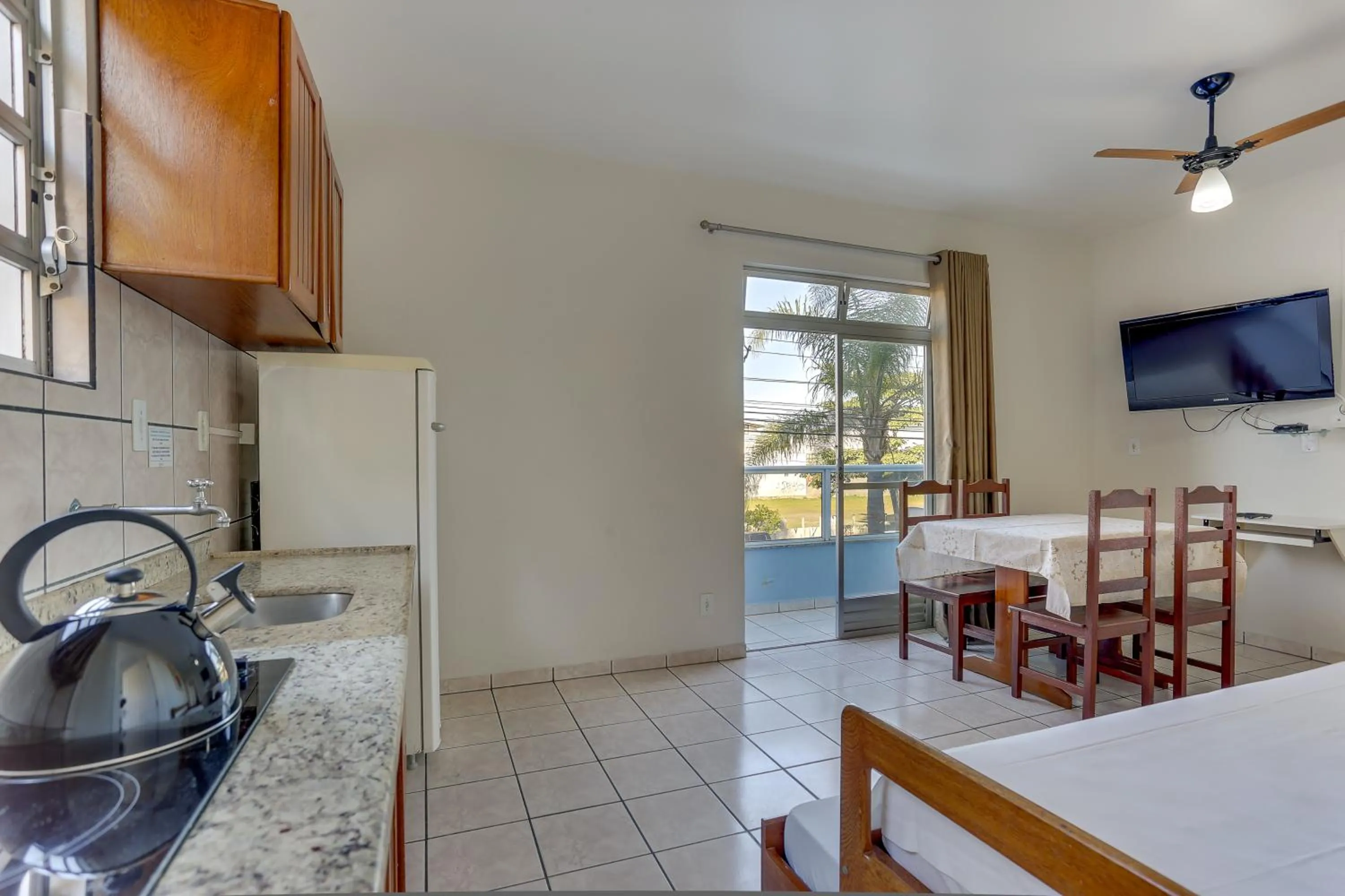 Communal lounge/ TV room in Marazul Apart Hotel