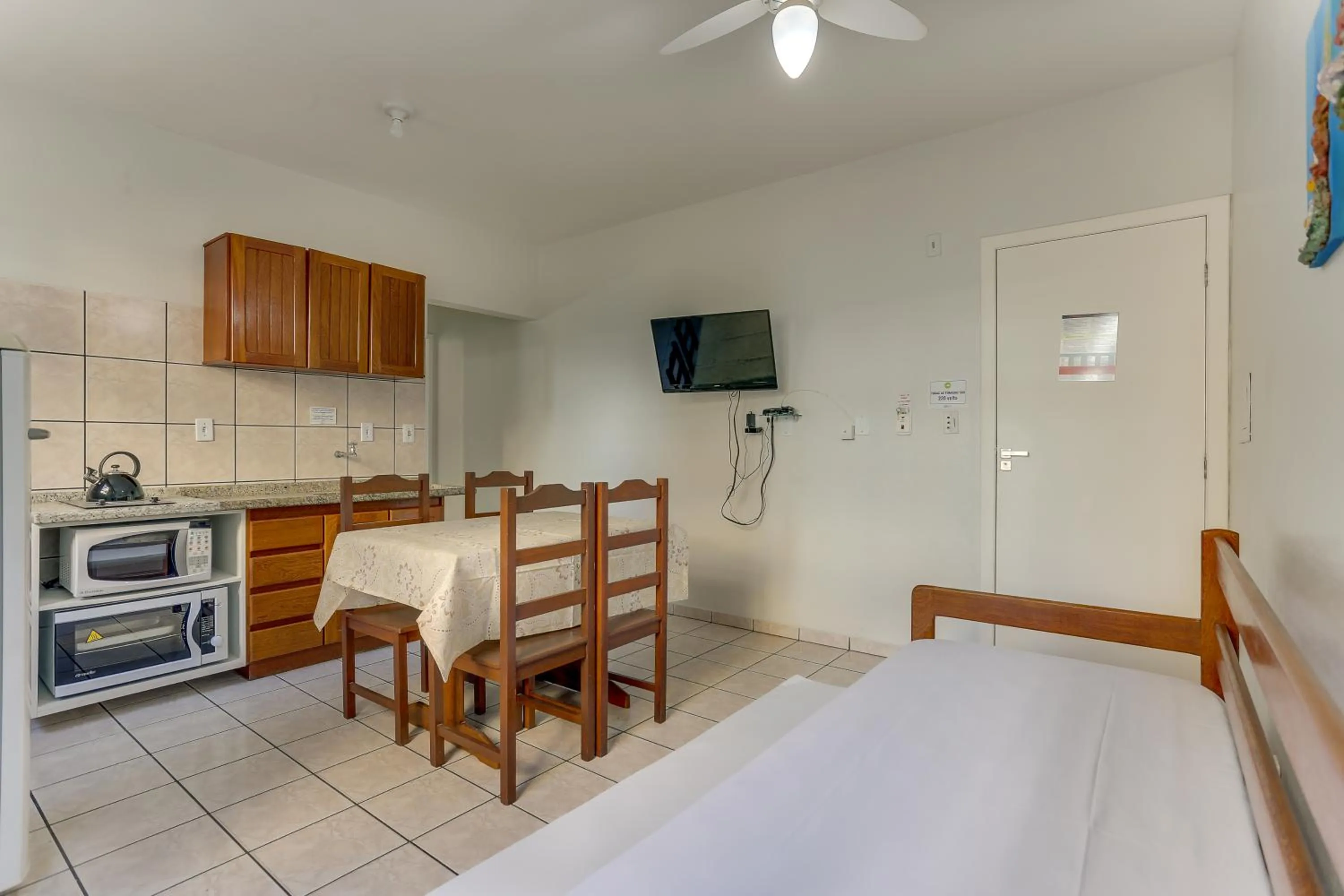 Communal lounge/ TV room, Bed in Marazul Apart Hotel