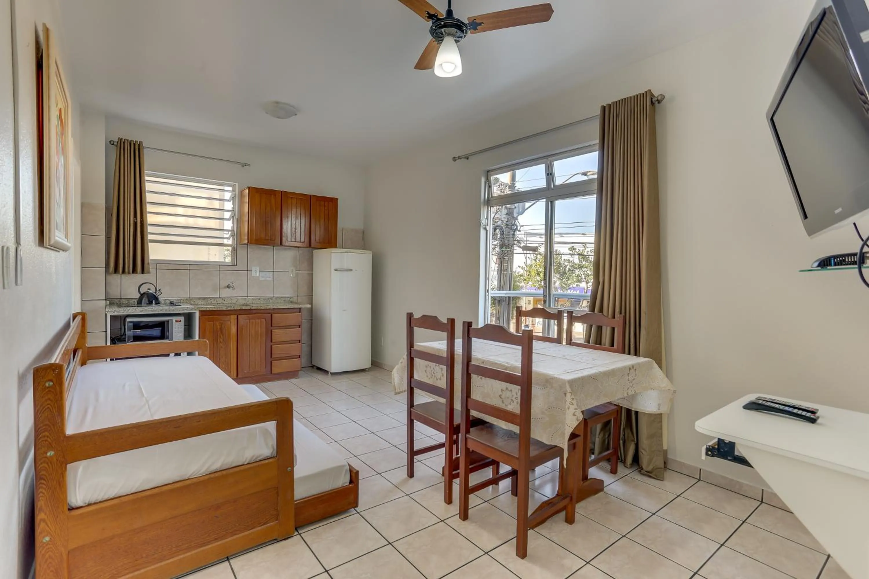 Communal lounge/ TV room in Marazul Apart Hotel