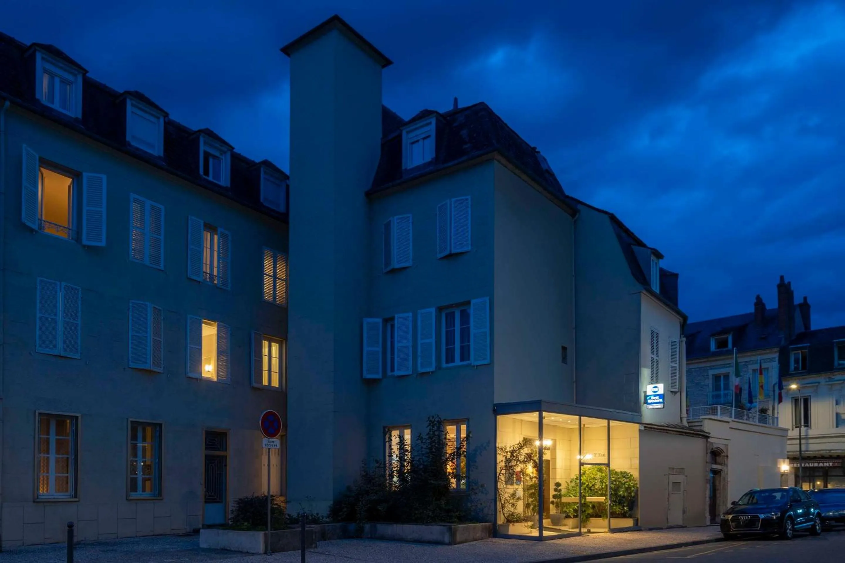 Property building in Best Western de Diane
