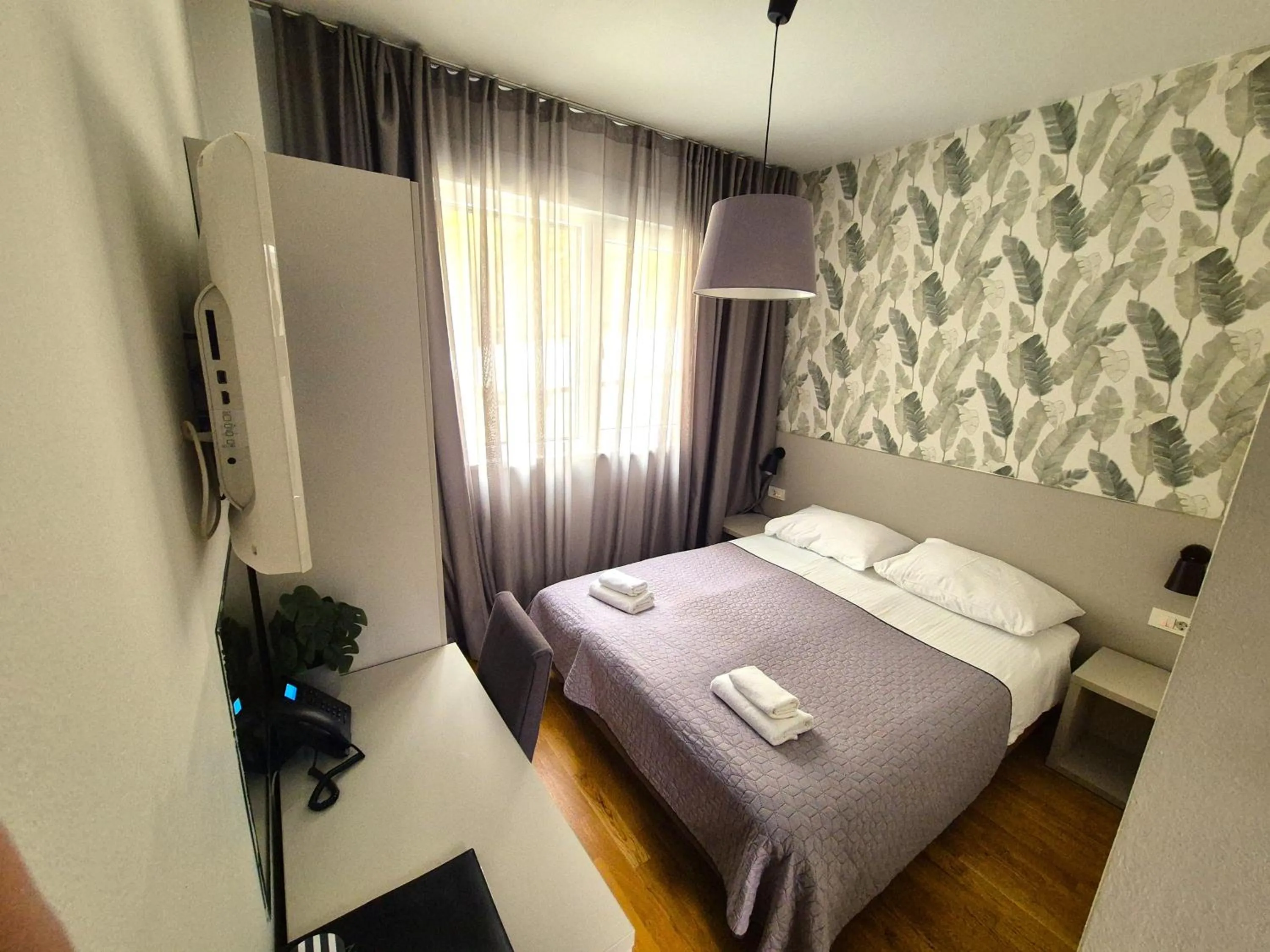 Bedroom, Bed in Garden Hotel