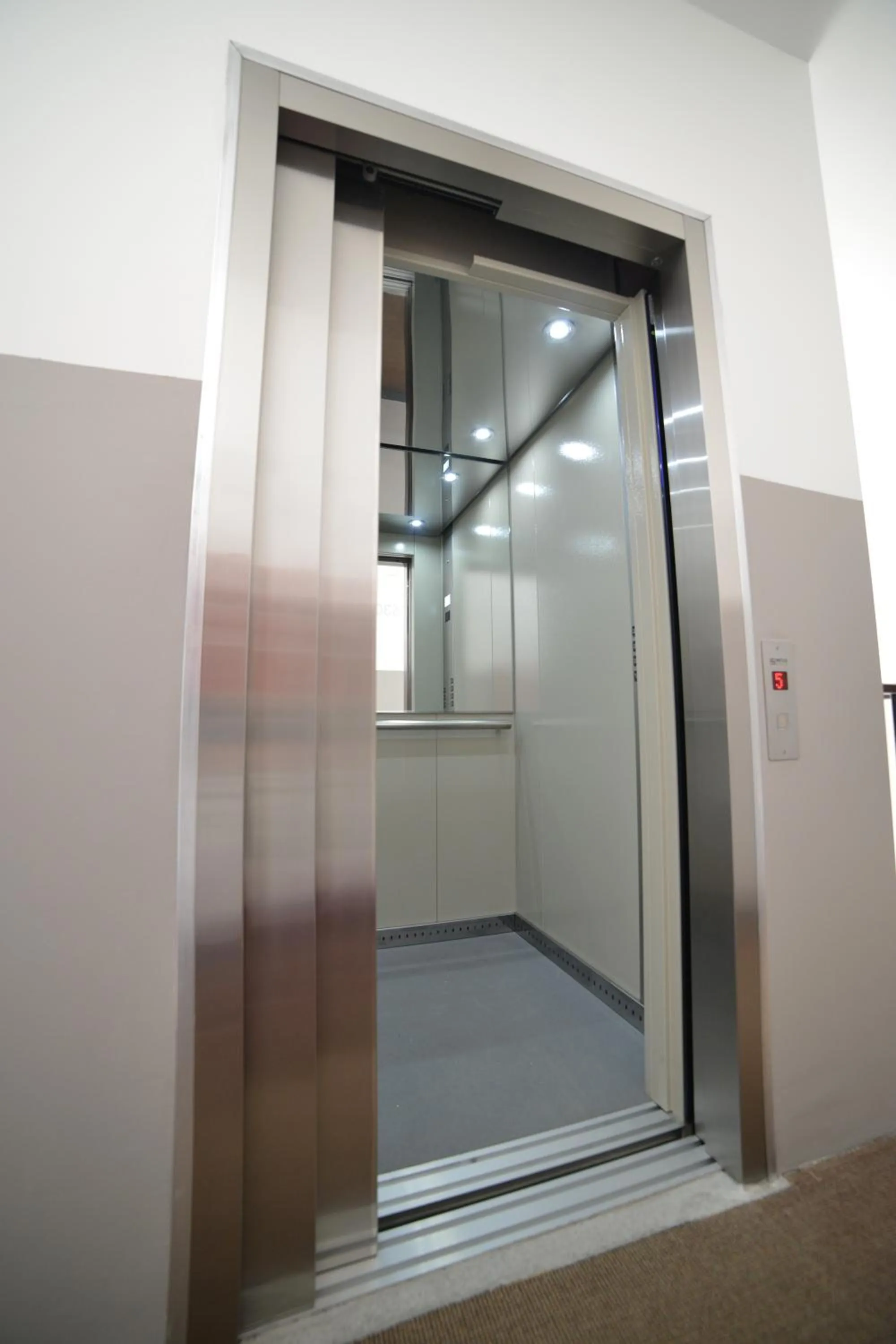 Decorative detail in Garden Hotel