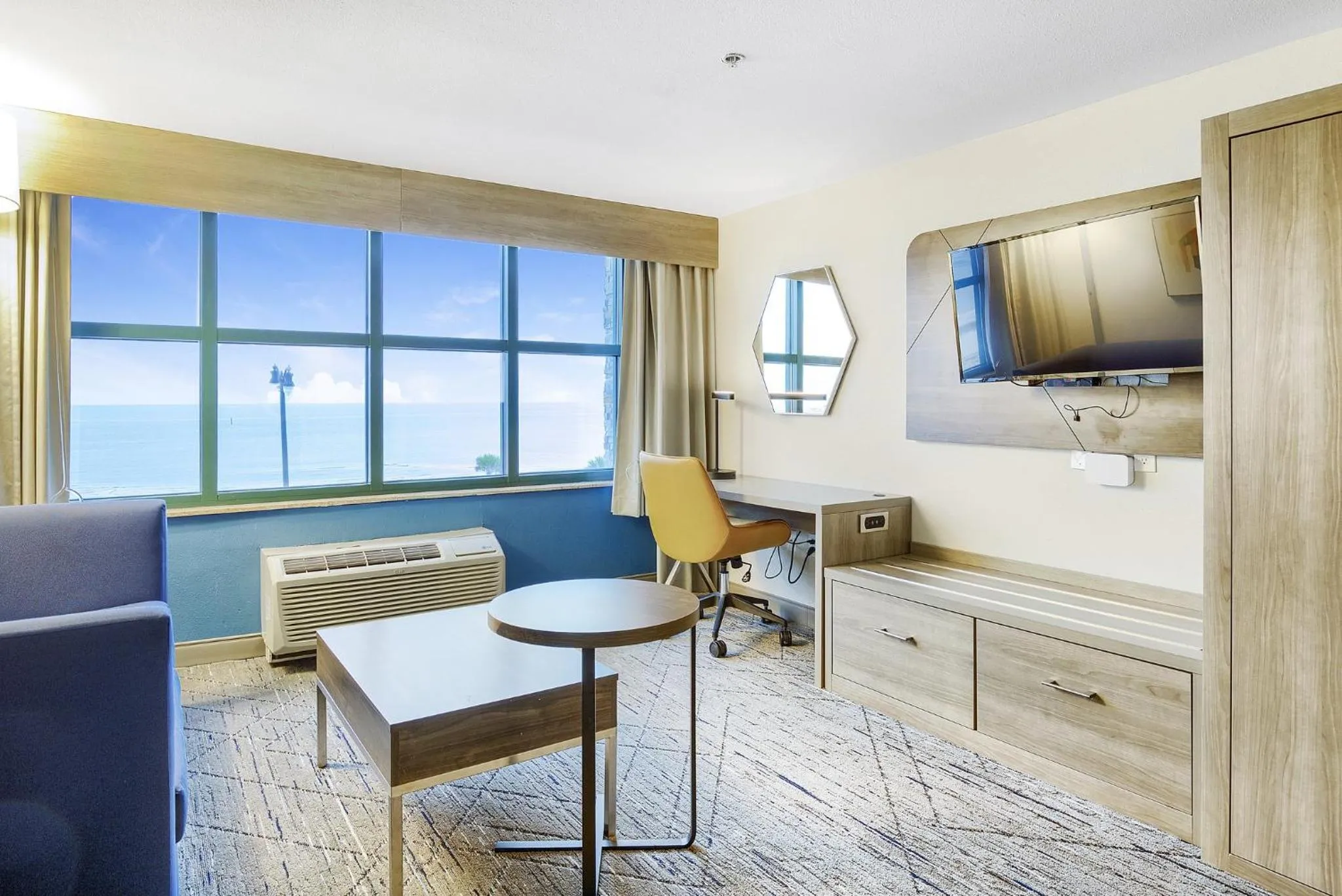 Photo of the whole room in Holiday Inn Express - Gulfport Beach by IHG