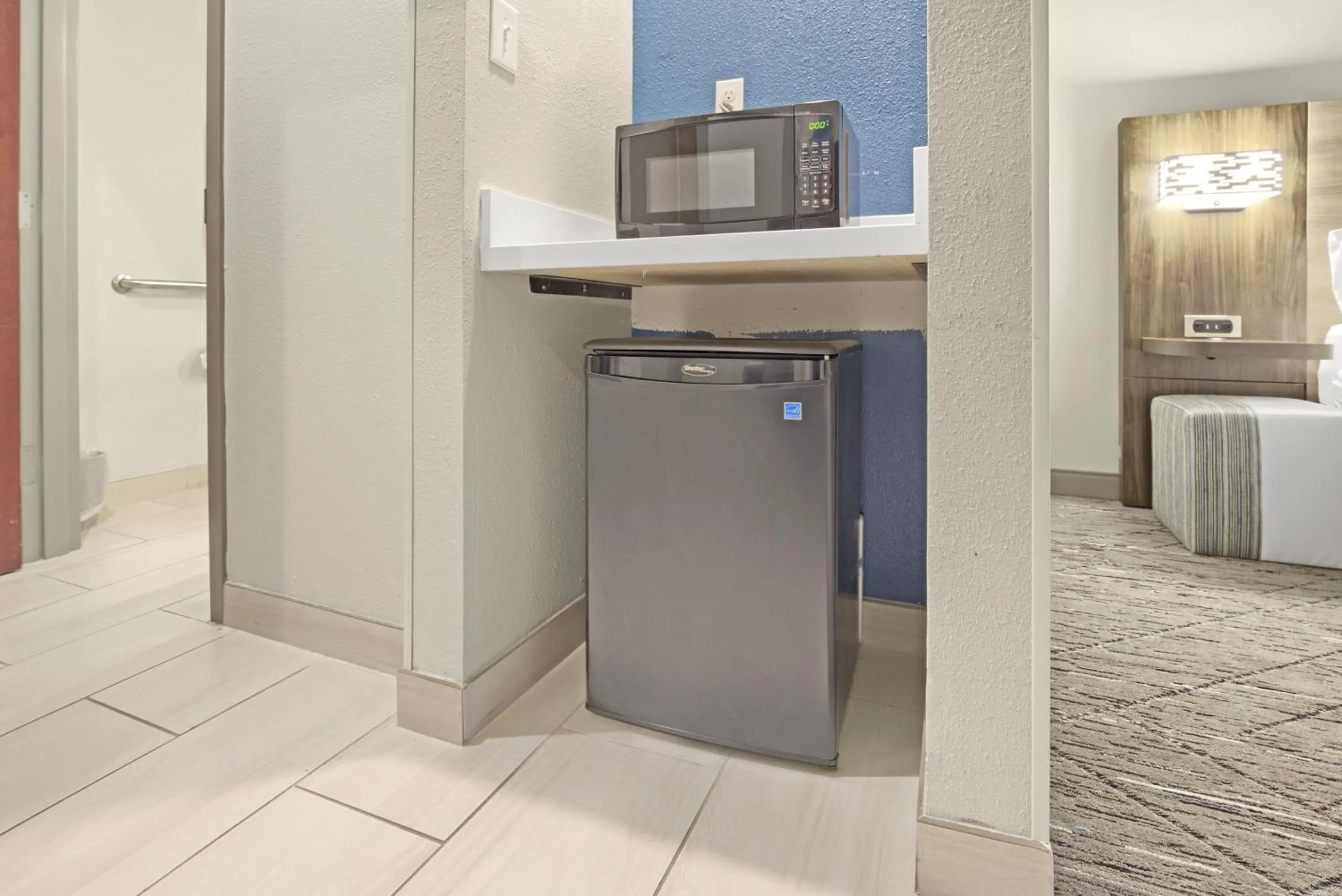 minibar in Holiday Inn Express - Gulfport Beach by IHG