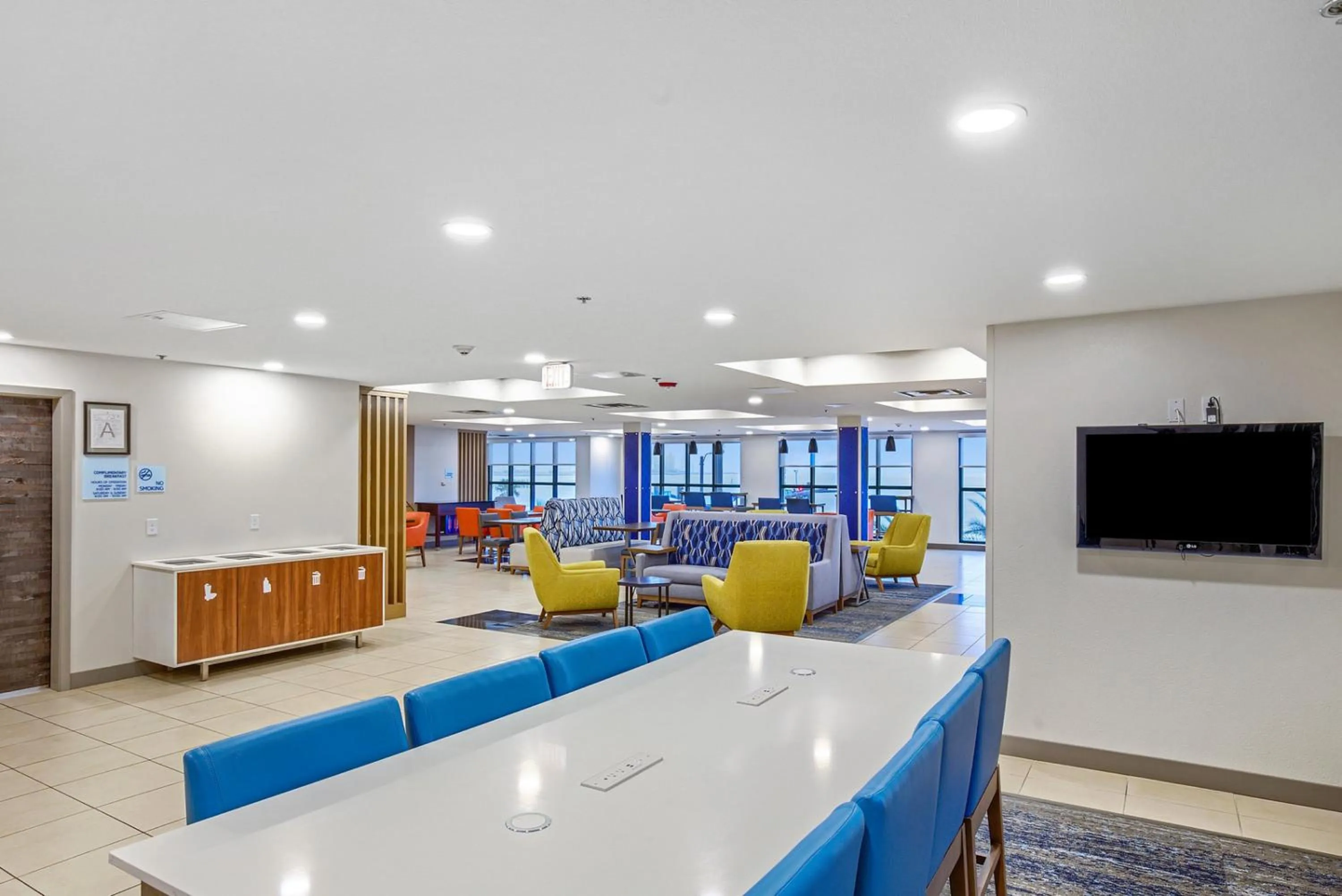 Property building in Holiday Inn Express - Gulfport Beach by IHG