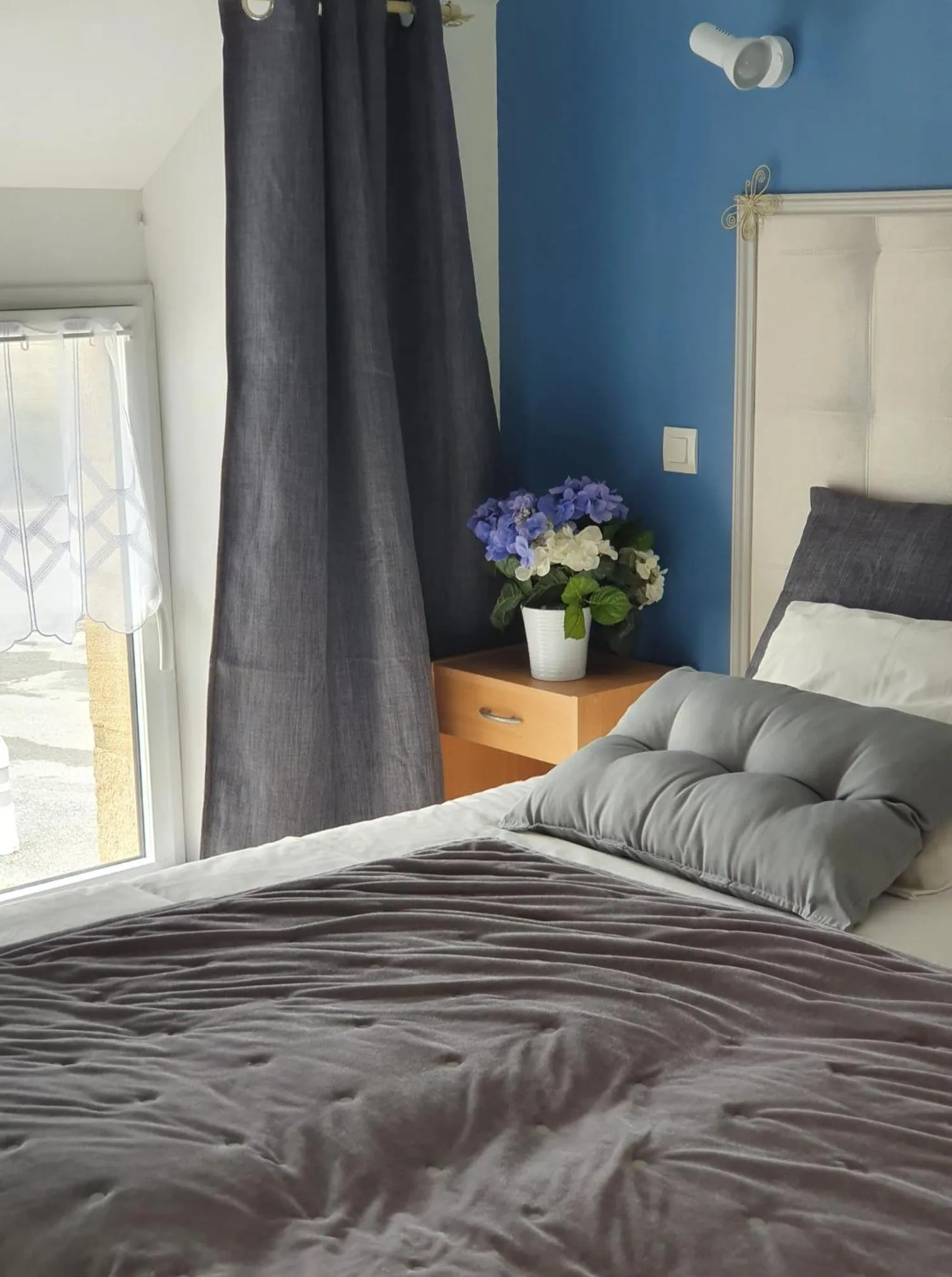 Bedroom, Bed in Hôtel - Restaurant l'Hortensia