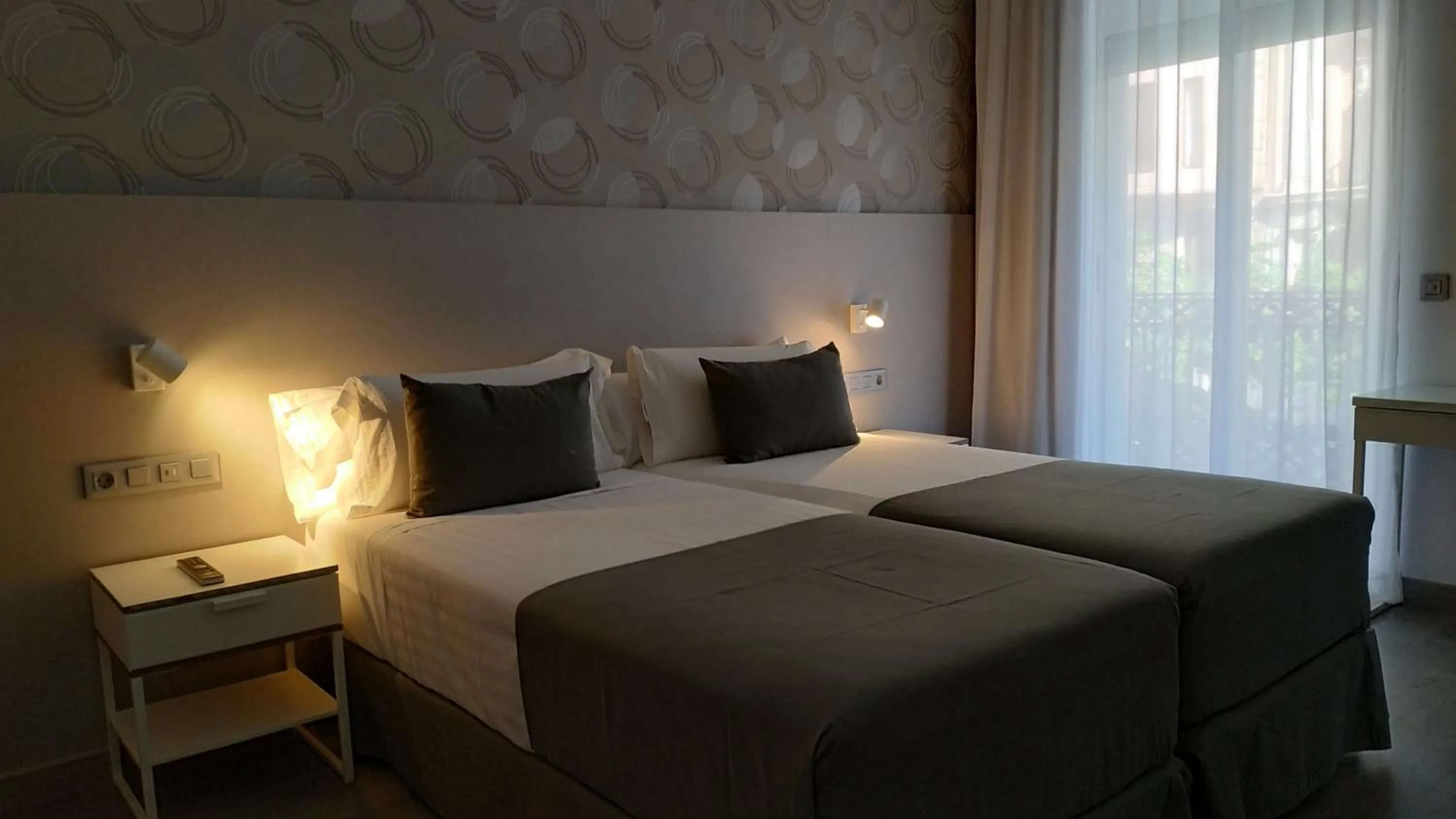 Photo of the whole room, Bed in Mendez Nuñez Alicante