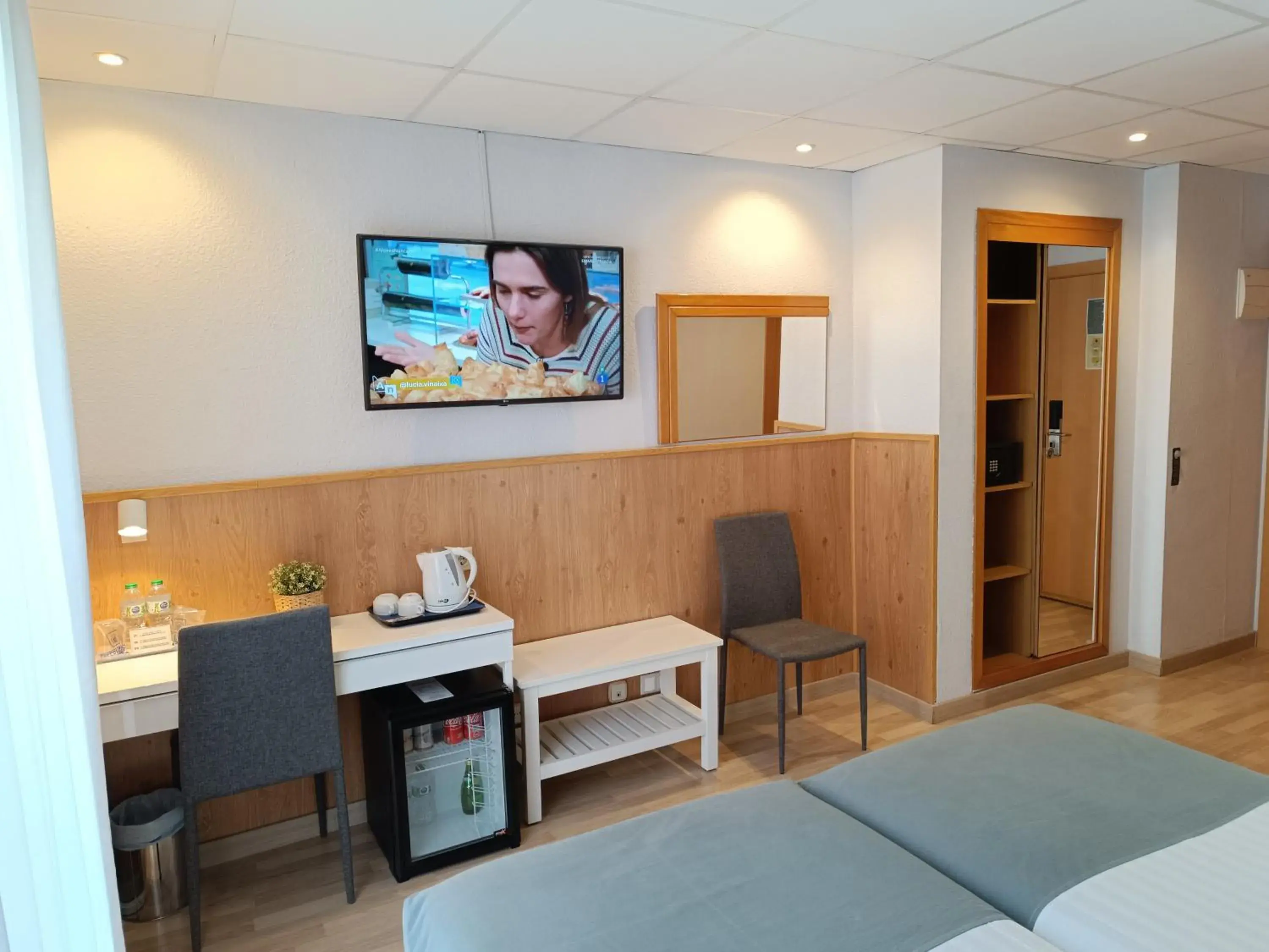 Superior Twin Room with City View in Mendez Nuñez Alicante Superior Twin Room with City View in Mendez Nuñez Alicante